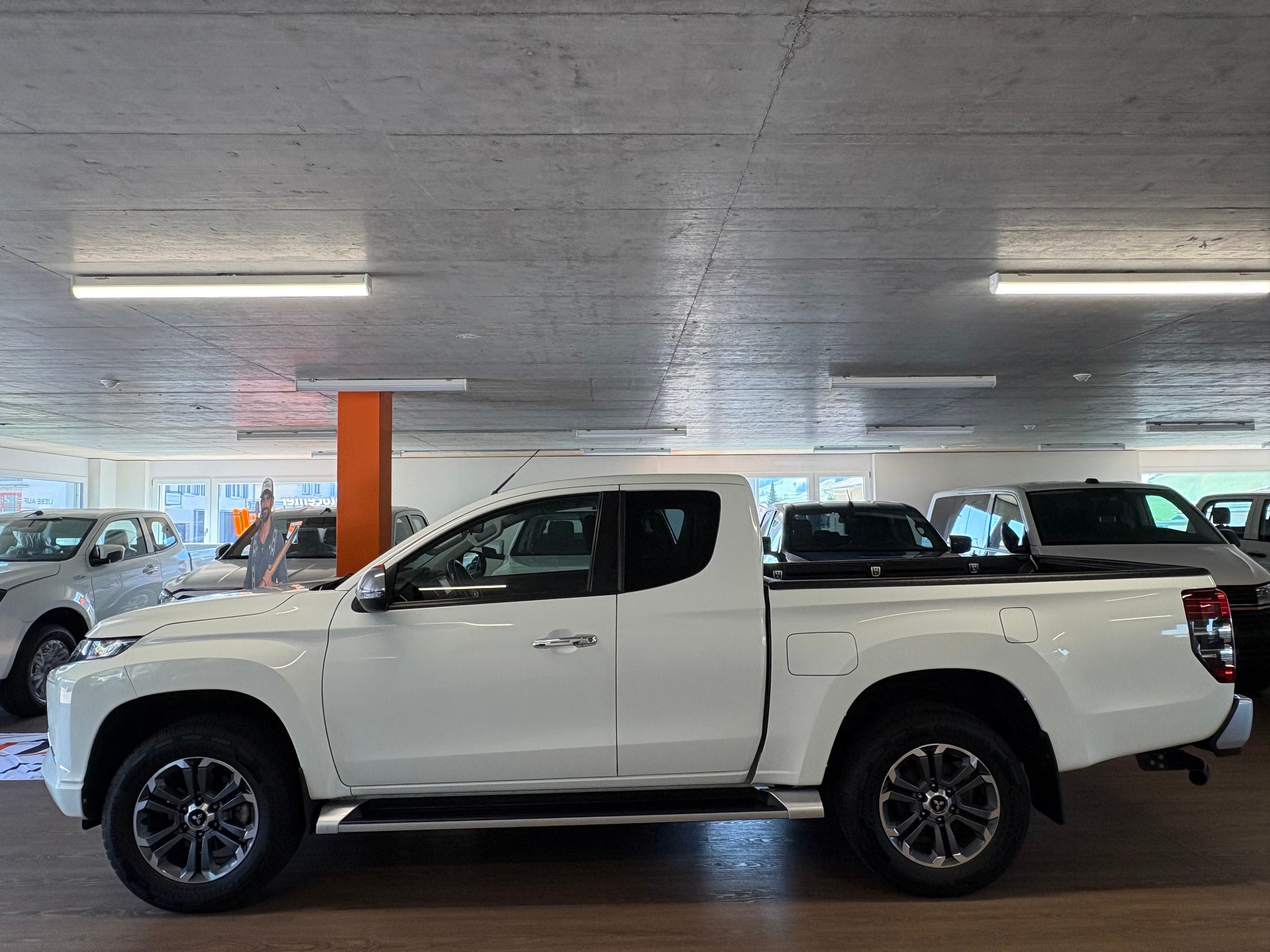 MITSUBISHI L 200 2.2 Style Club Cab-image-4