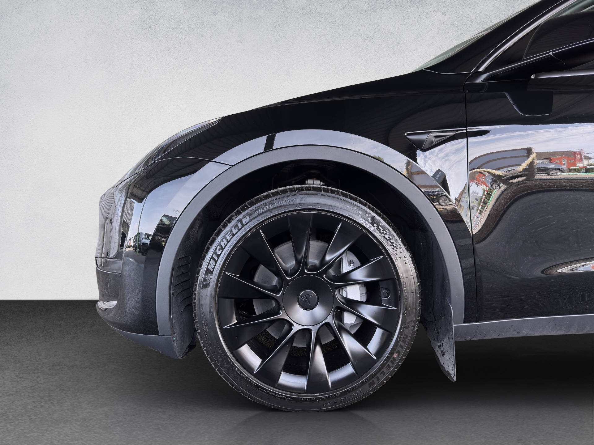 TESLA Model Y Long Range Dual Motor-image-13