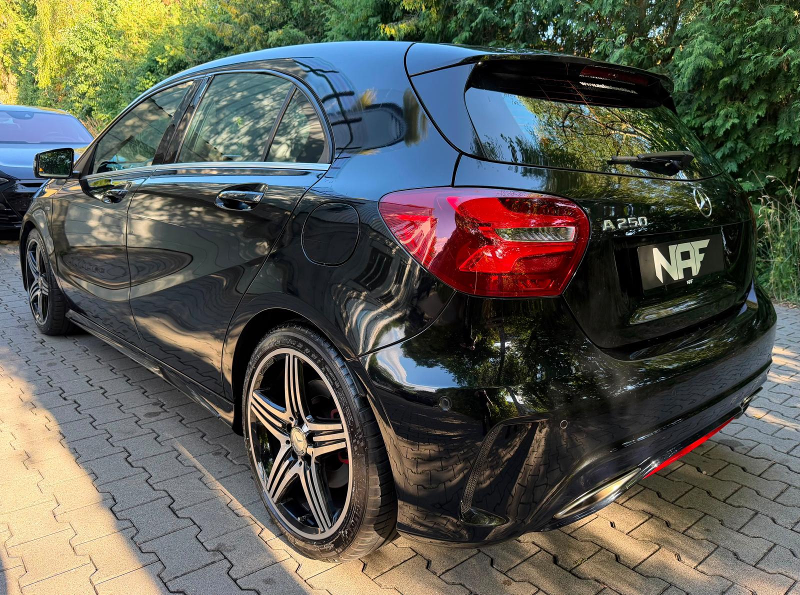 MERCEDES-BENZ A 250 Sport 7G-DCT-image-2