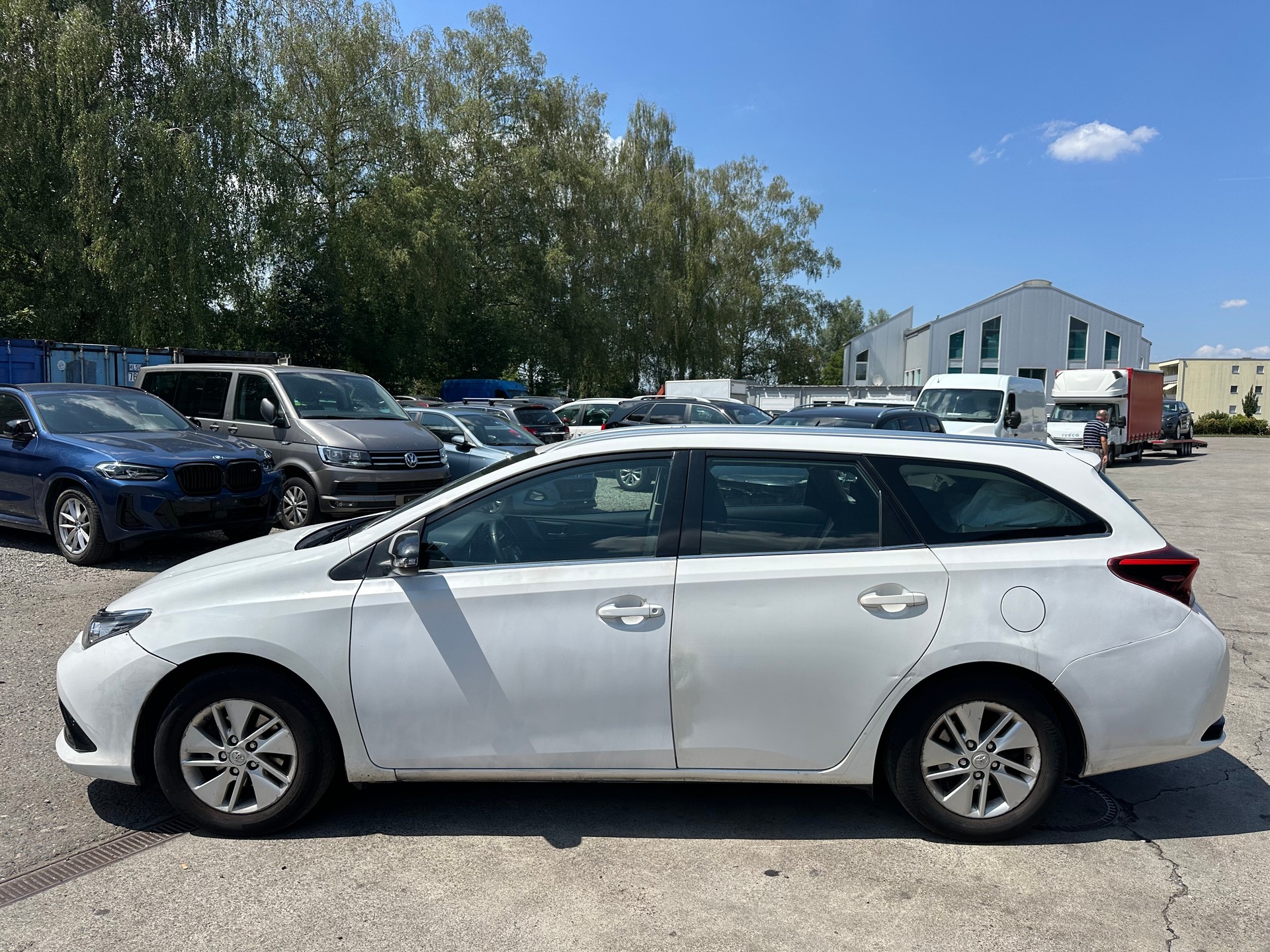 TOYOTA Auris Touring Sports 1.8 HSD Luna e-CVT-image-6