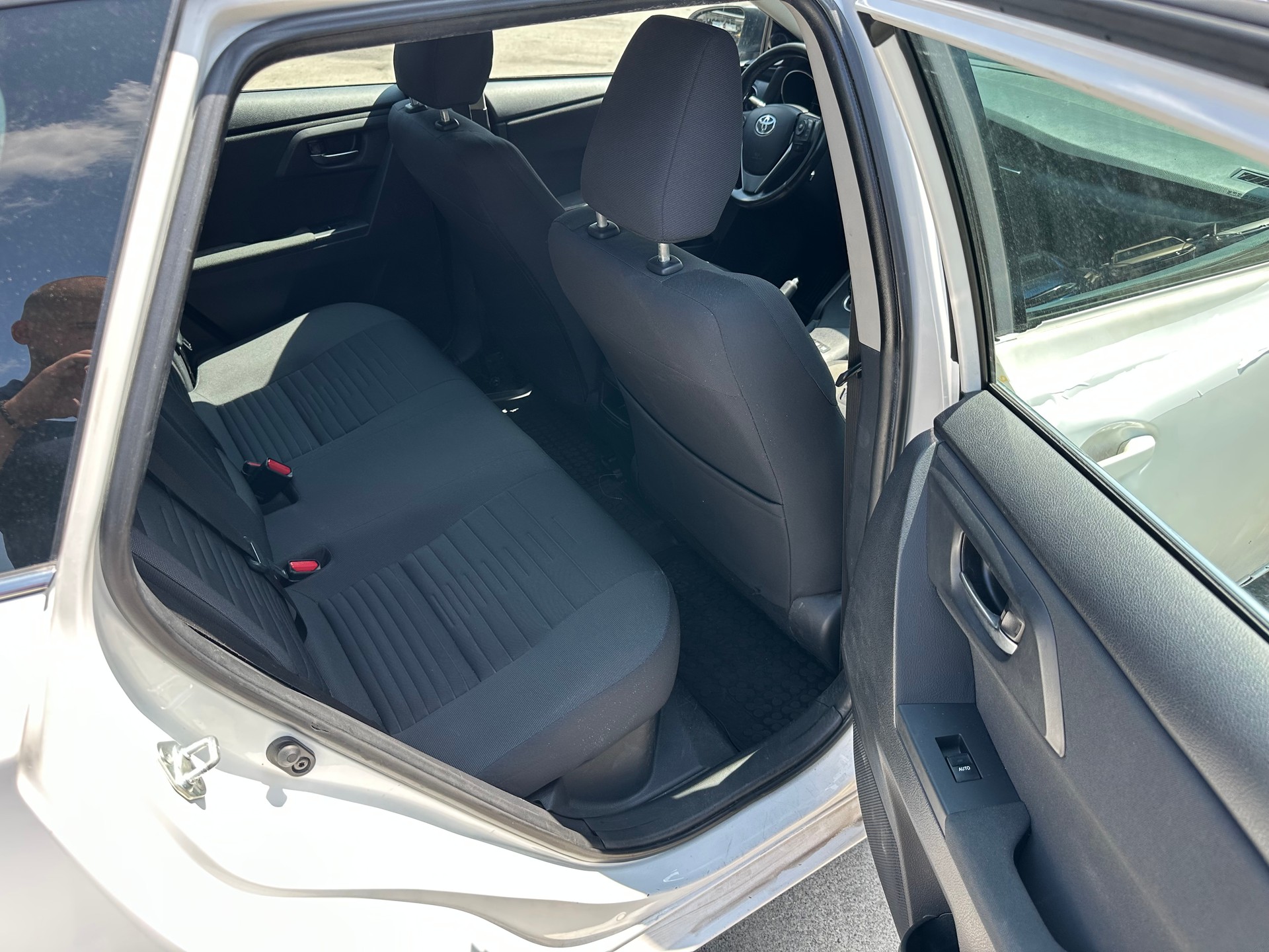 TOYOTA Auris Touring Sports 1.8 HSD Luna e-CVT-image-10