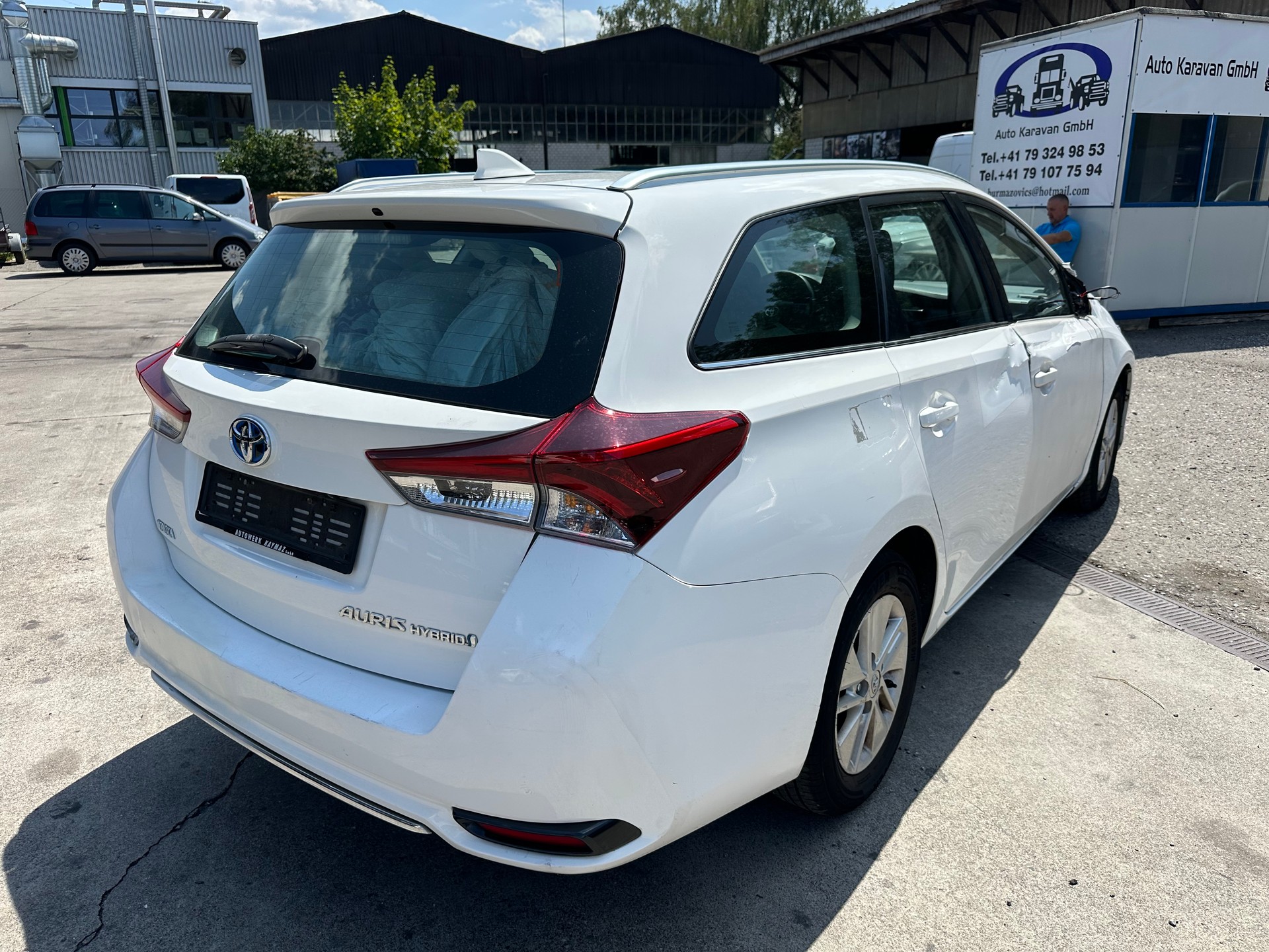 TOYOTA Auris Touring Sports 1.8 HSD Luna e-CVT-image-5