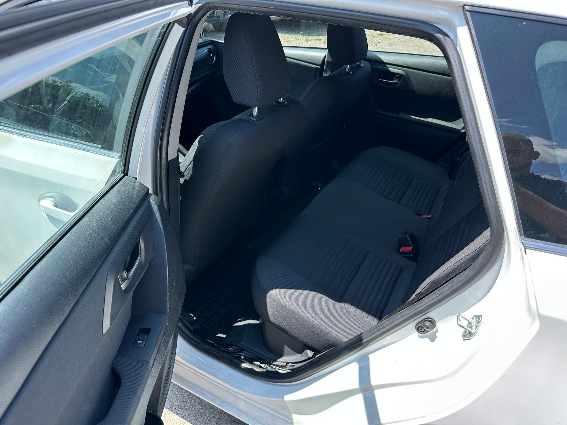 TOYOTA Auris Touring Sports 1.8 HSD Luna e-CVT-image-7