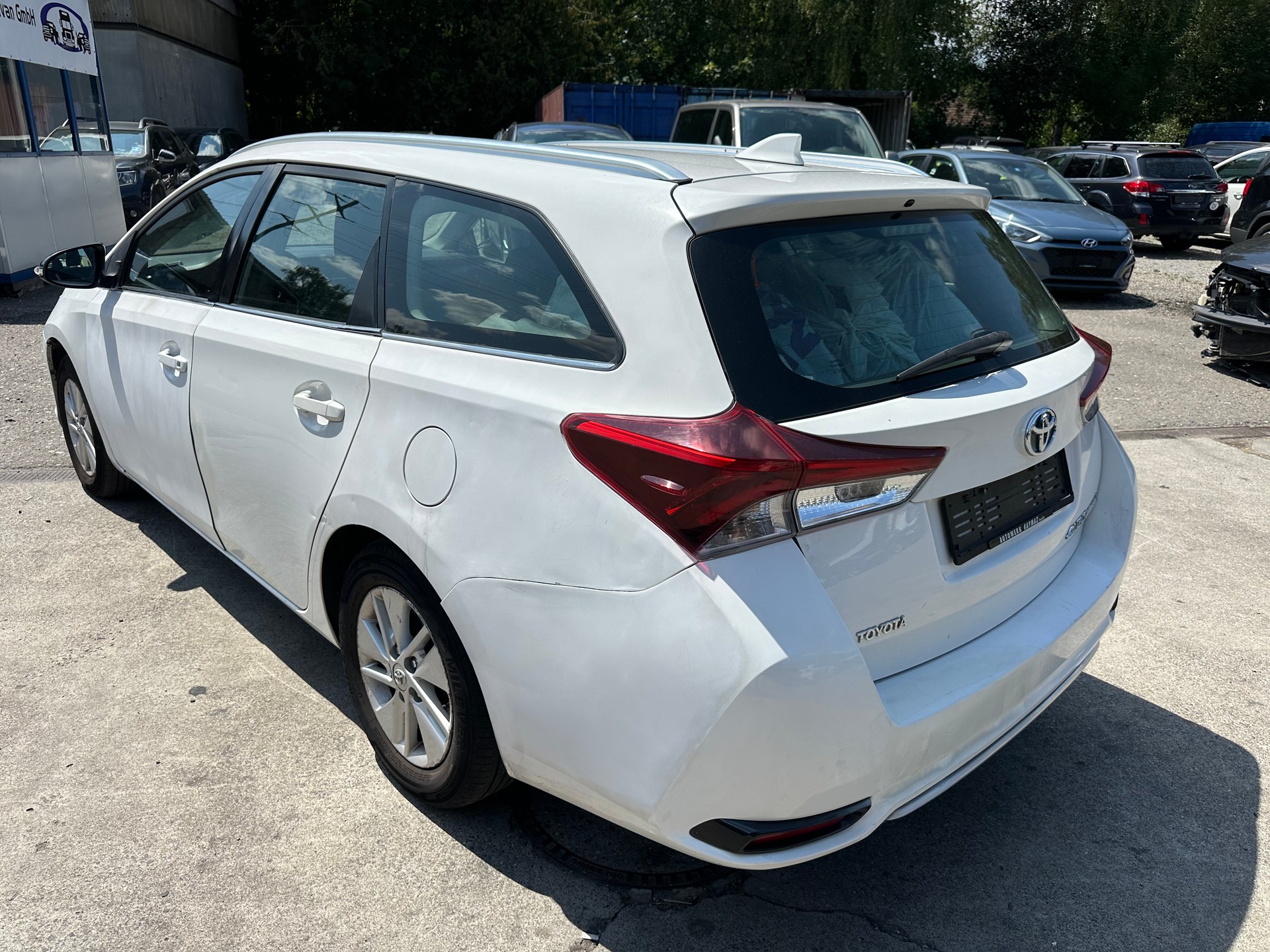 TOYOTA Auris Touring Sports 1.8 HSD Luna e-CVT-image-3