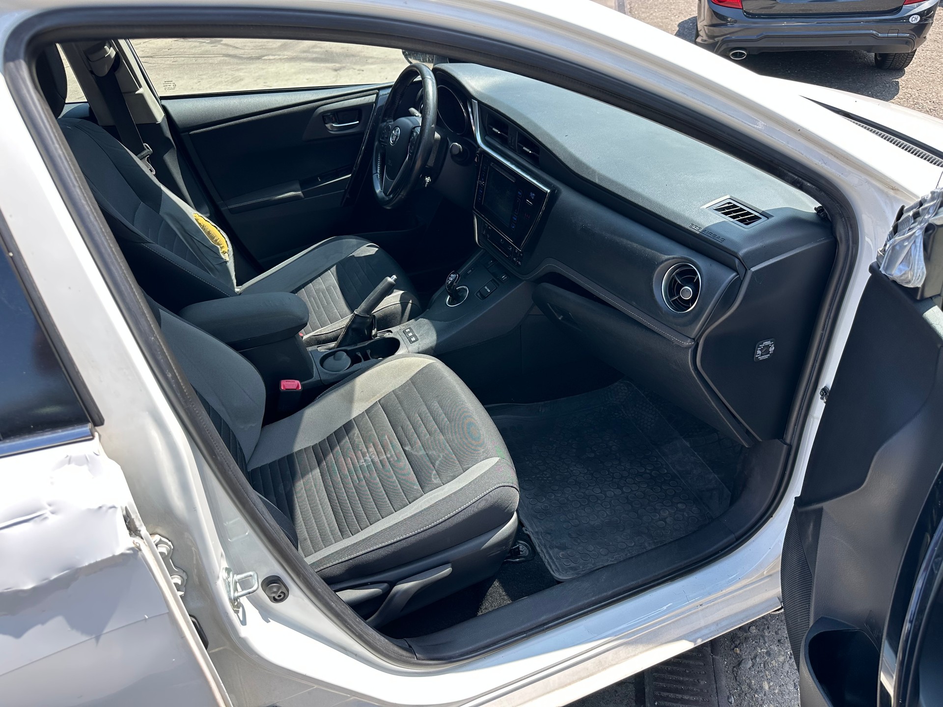 TOYOTA Auris Touring Sports 1.8 HSD Luna e-CVT-image-12