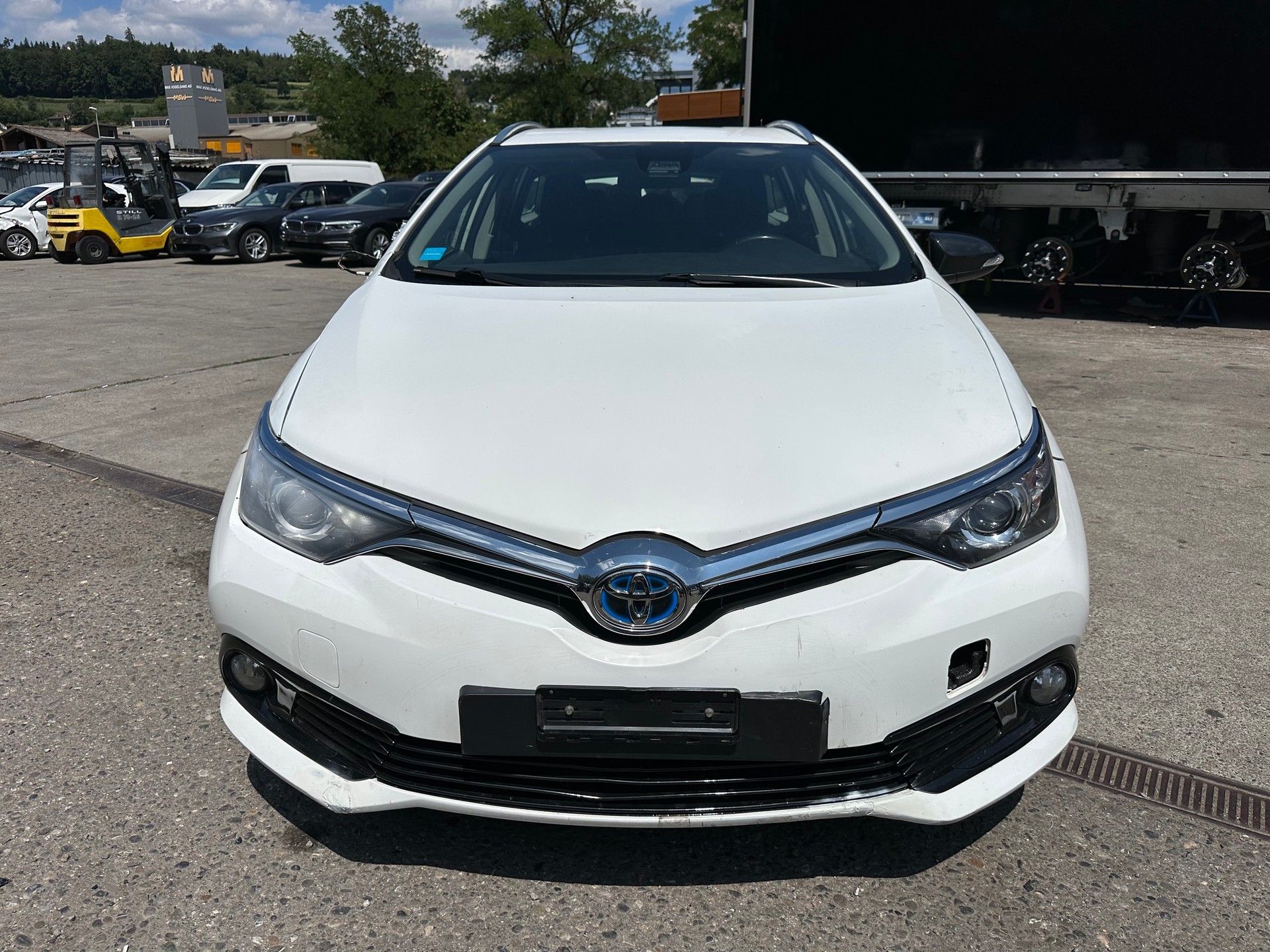 TOYOTA Auris Touring Sports 1.8 HSD Luna e-CVT-image-0