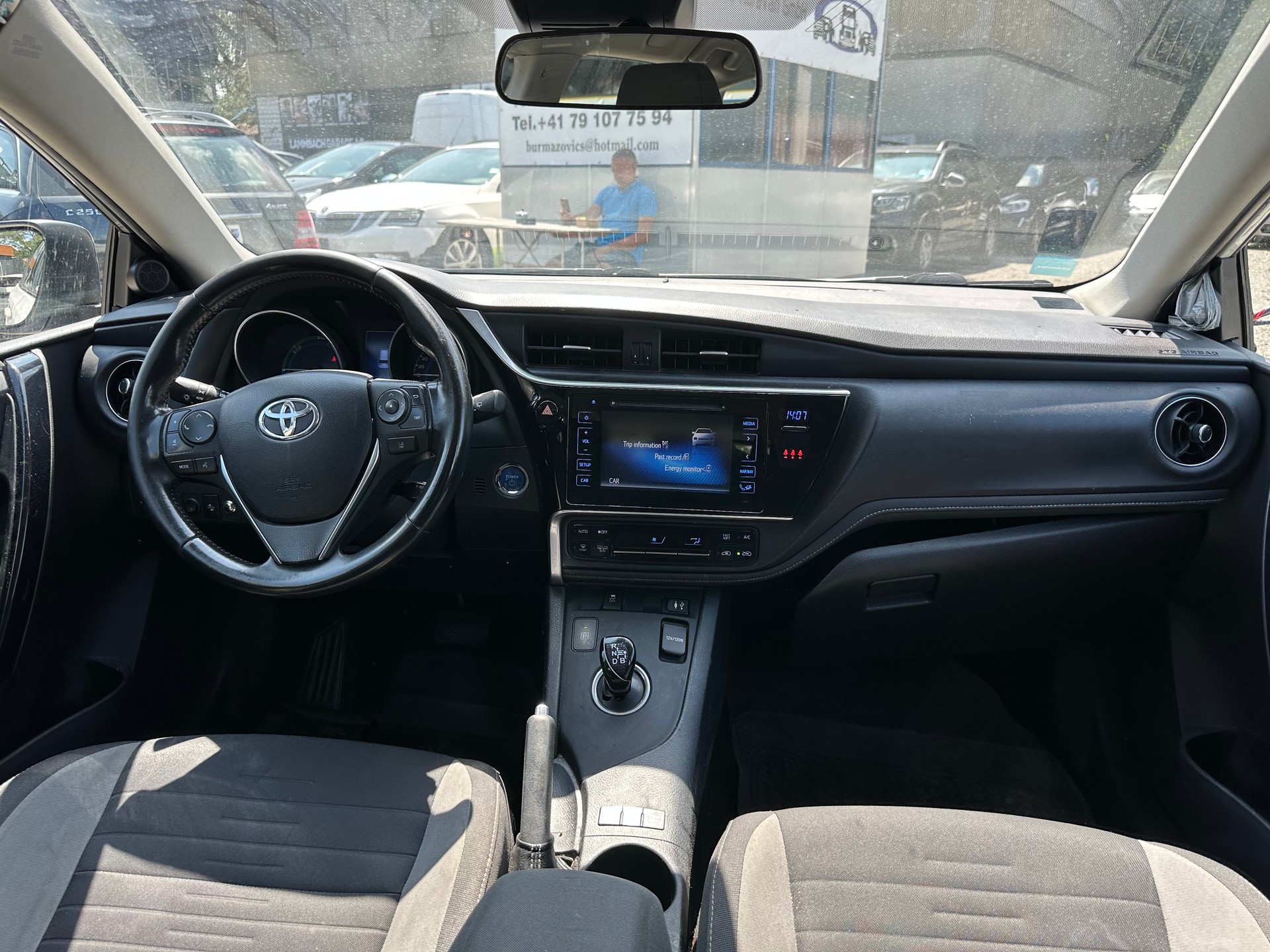 TOYOTA Auris Touring Sports 1.8 HSD Luna e-CVT-image-11