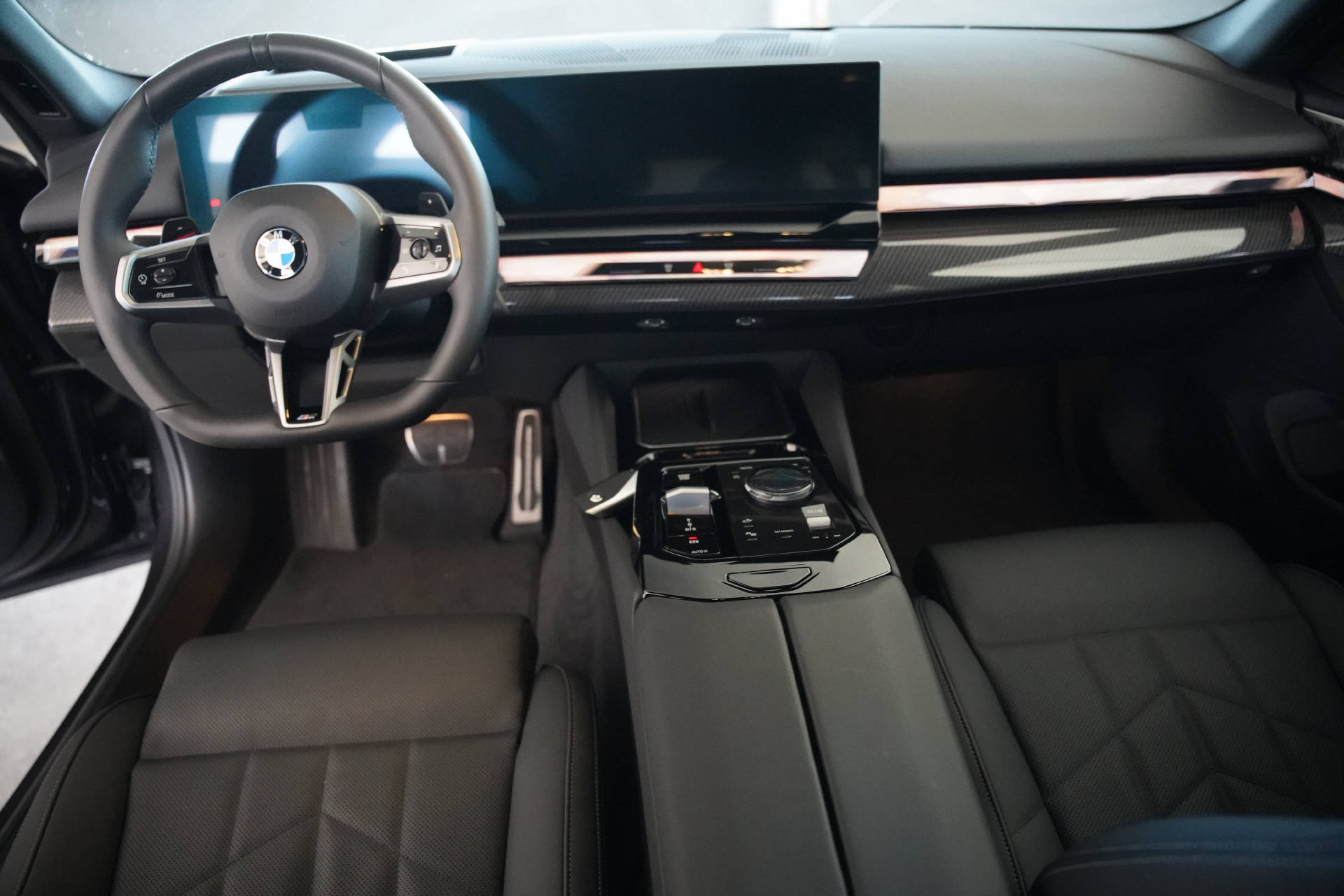 BMW 540d xDrive 48V M Sport Pro Steptronic-image-11