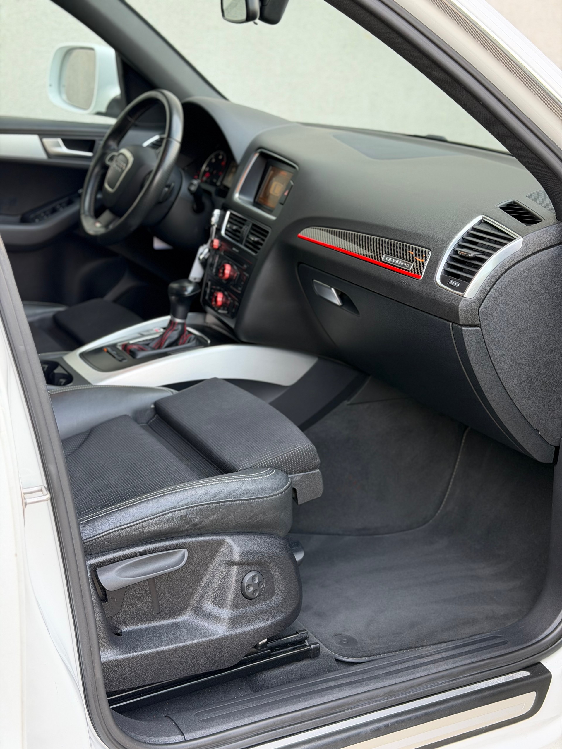 AUDI Q5 2.0 TDI quattro S-tronic-image-11