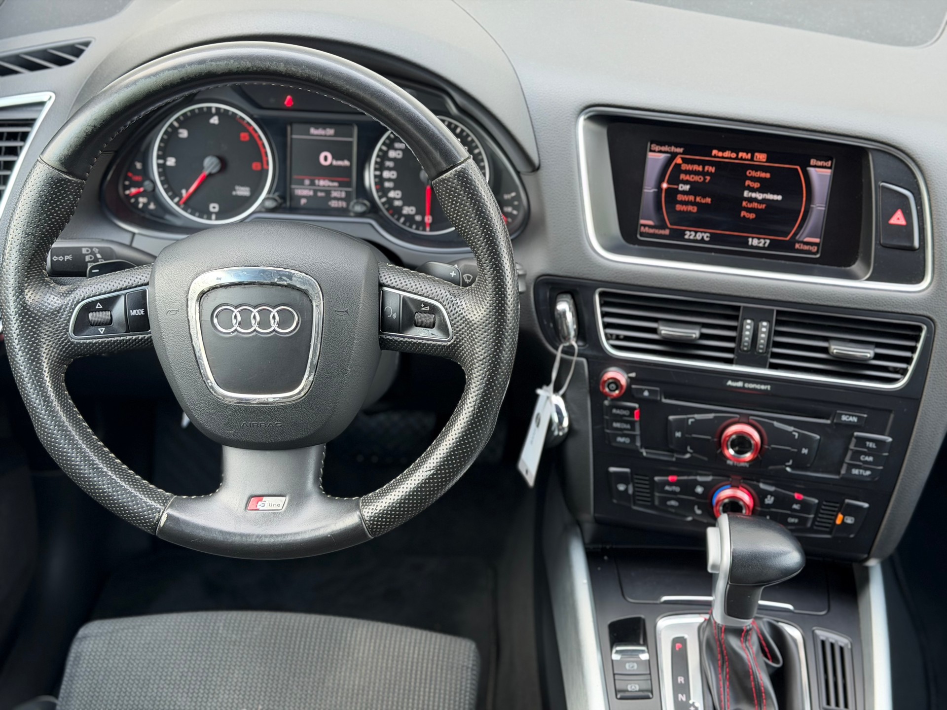 AUDI Q5 2.0 TDI quattro S-tronic-image-18