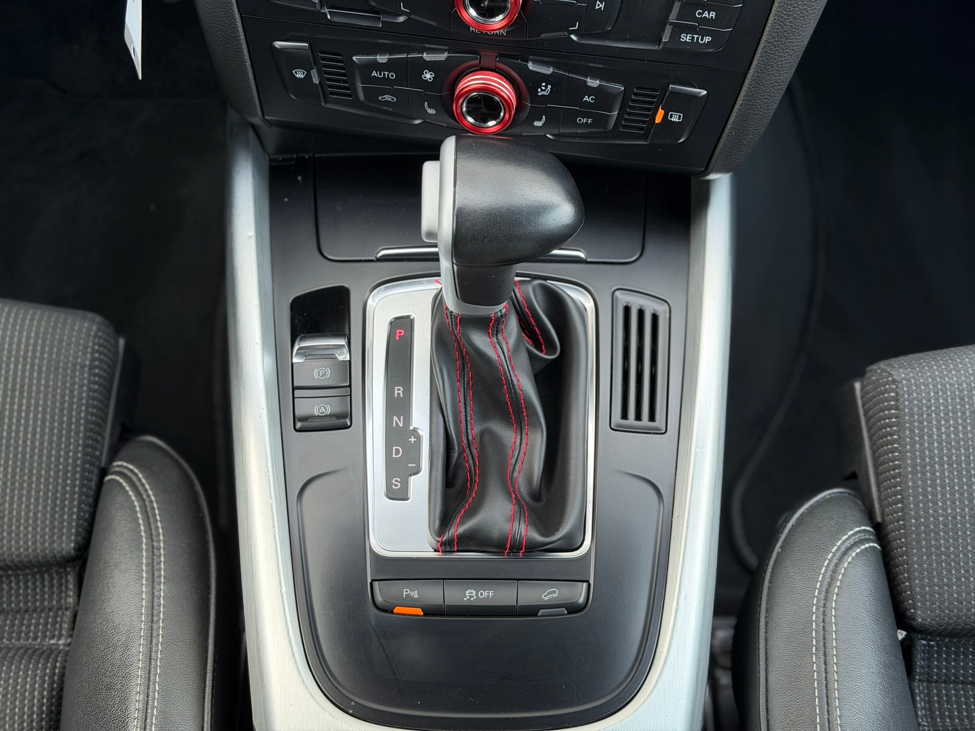 AUDI Q5 2.0 TDI quattro S-tronic-image-16
