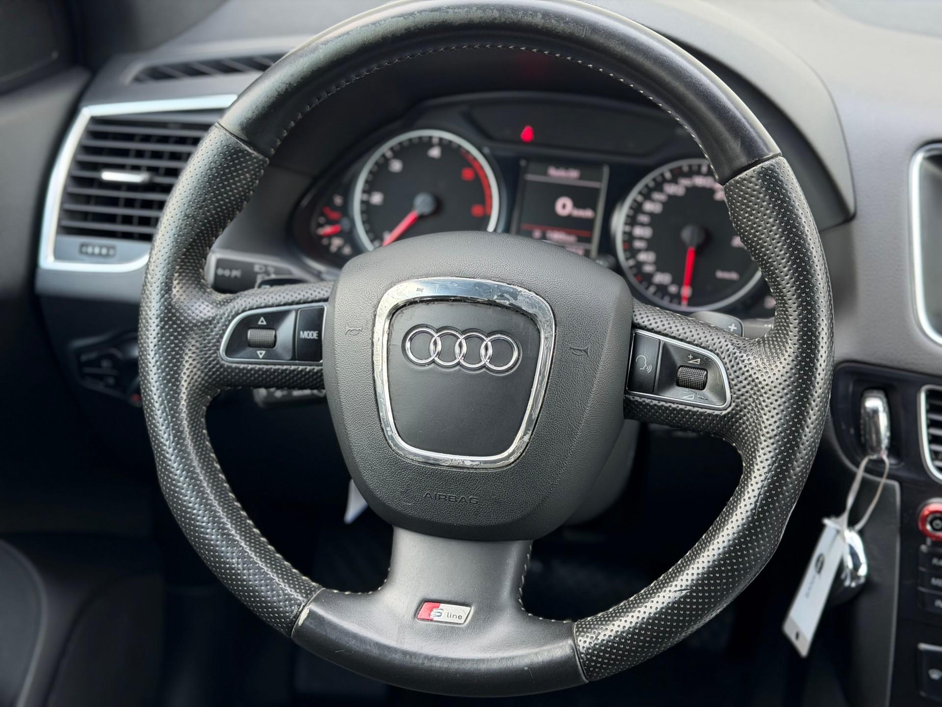 AUDI Q5 2.0 TDI quattro S-tronic-image-17