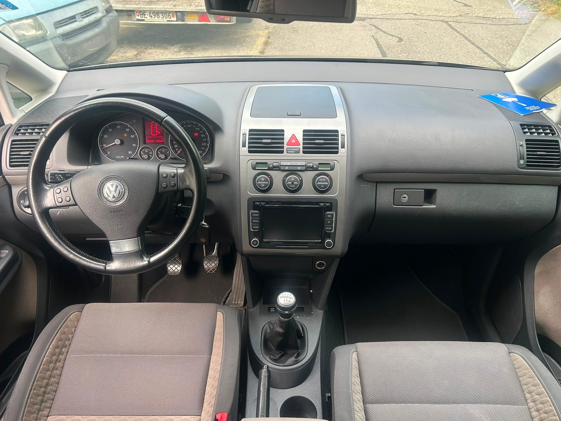 VW CrossTouran 1.4 TSI Scott Limited Edition-image-5