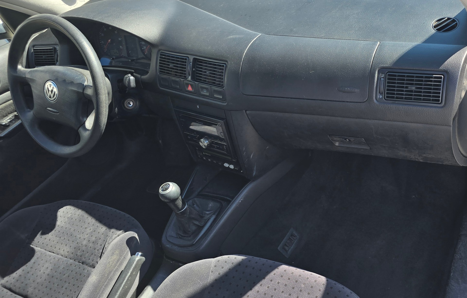 VW Golf 1.8 Comfortline 4Motion-image-7