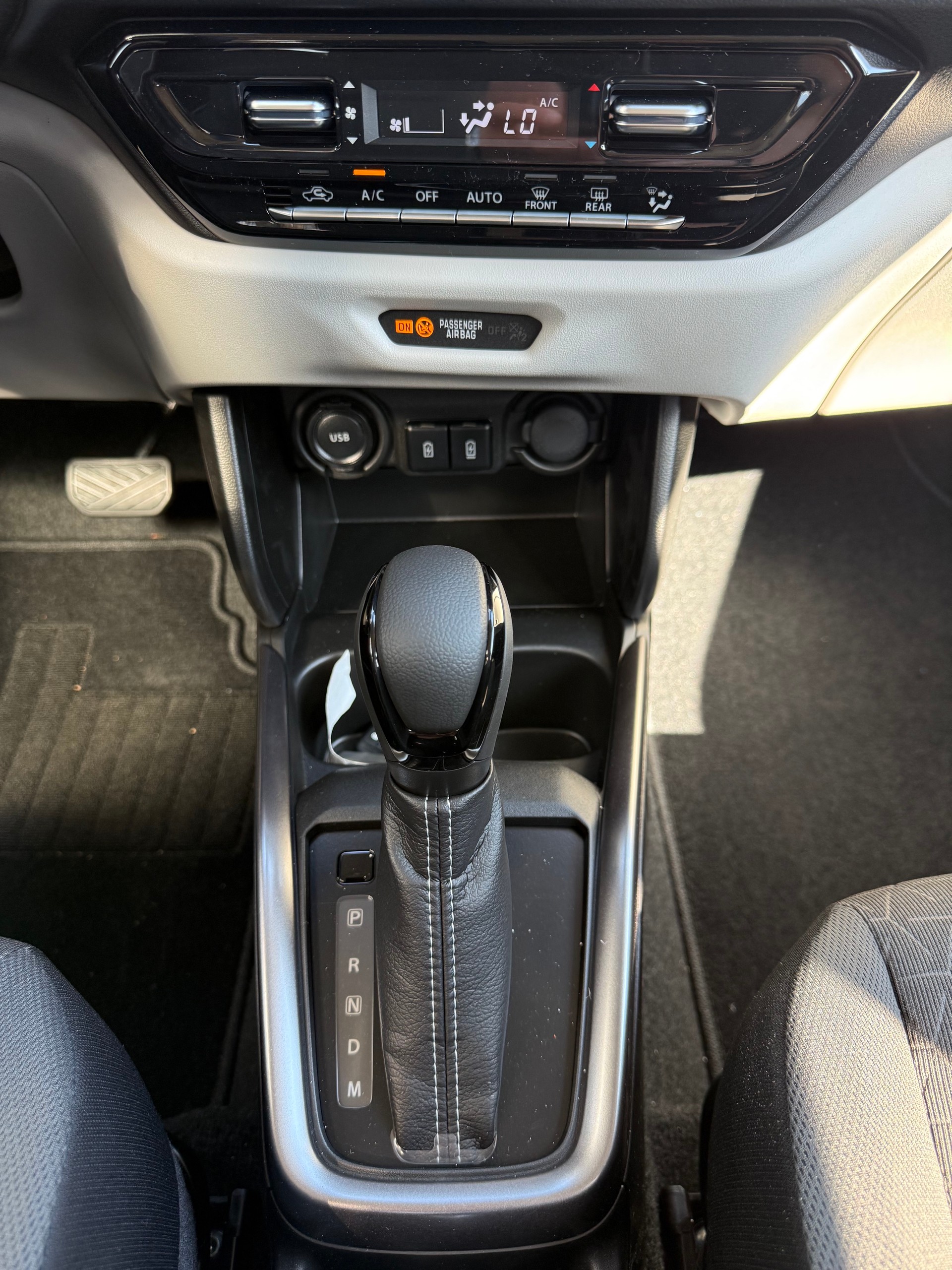 SUZUKI Swift 1.2 Sakura Top Hybrid CVT-image-13