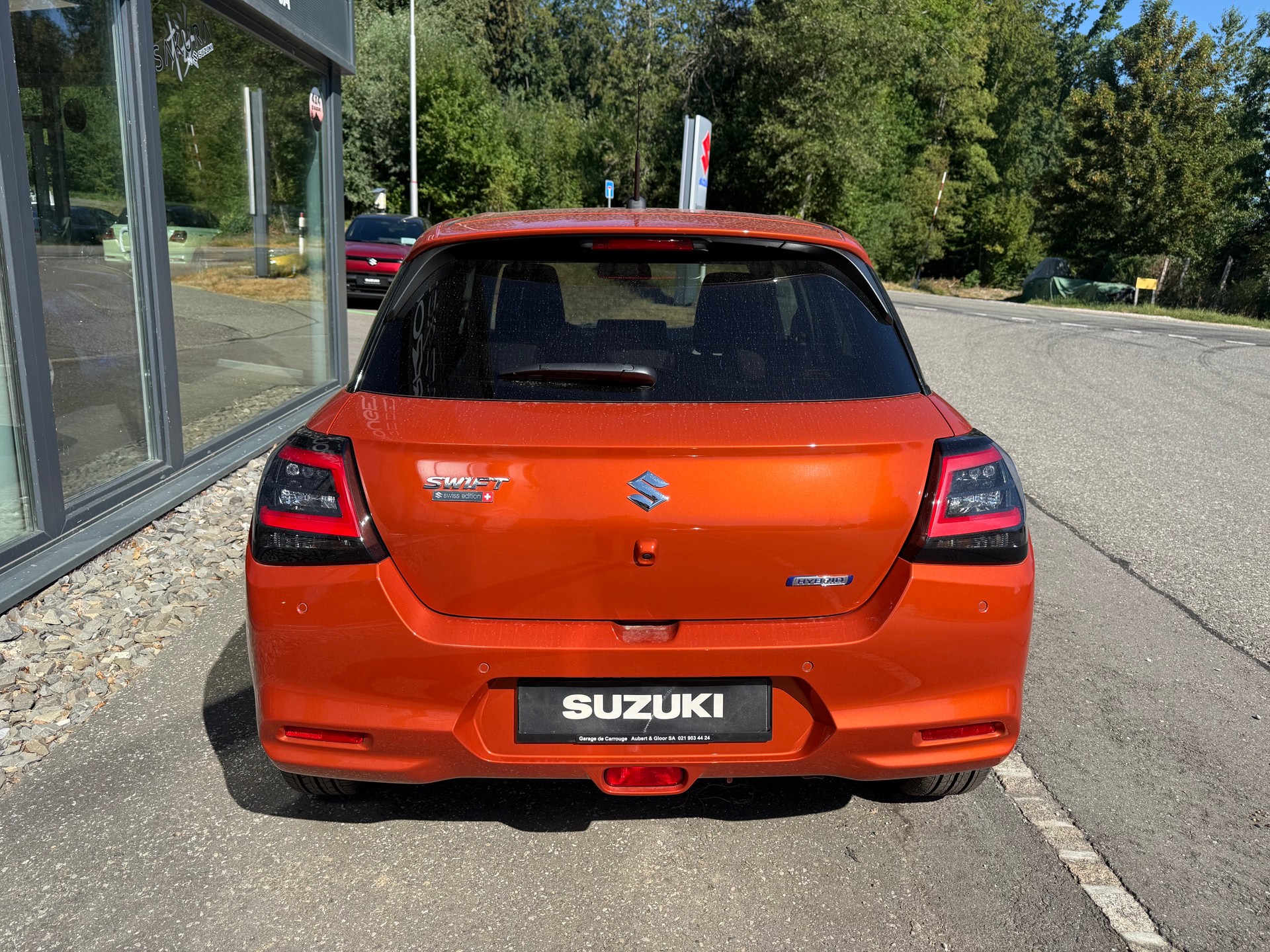 SUZUKI Swift 1.2 Sakura Top Hybrid CVT-image-4