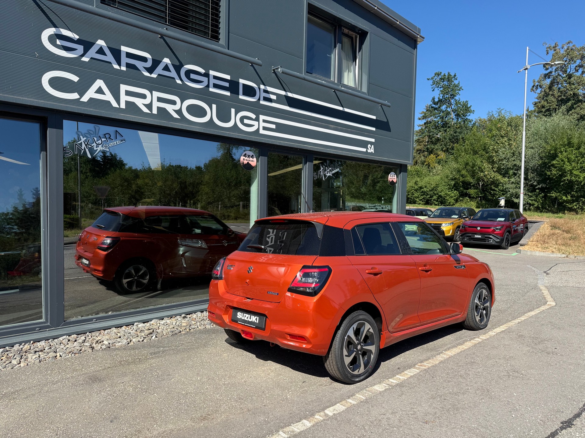 SUZUKI Swift 1.2 Sakura Top Hybrid CVT-image-5