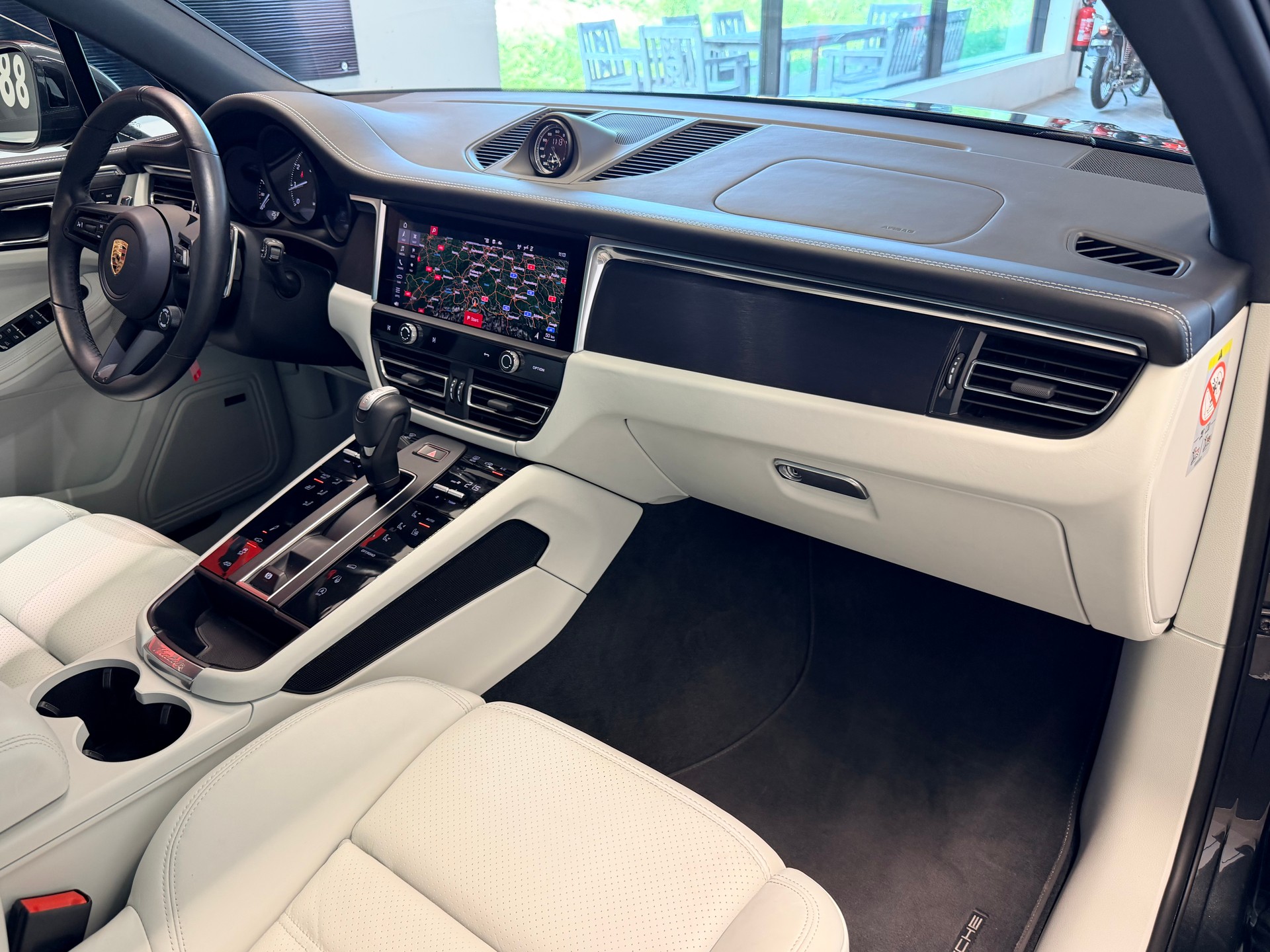 PORSCHE Macan GTS PDK-image-23