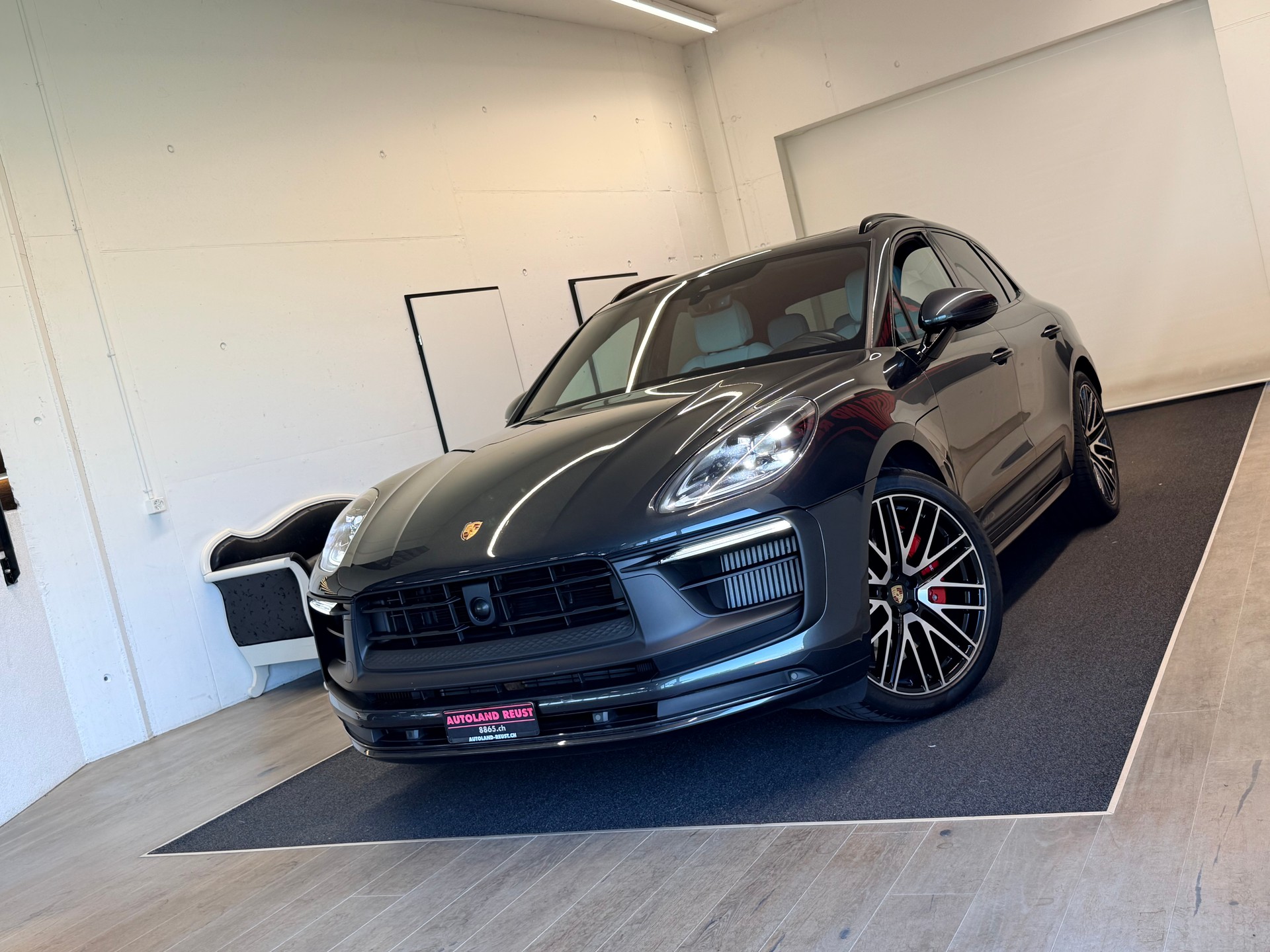 PORSCHE Macan GTS PDK-image-4