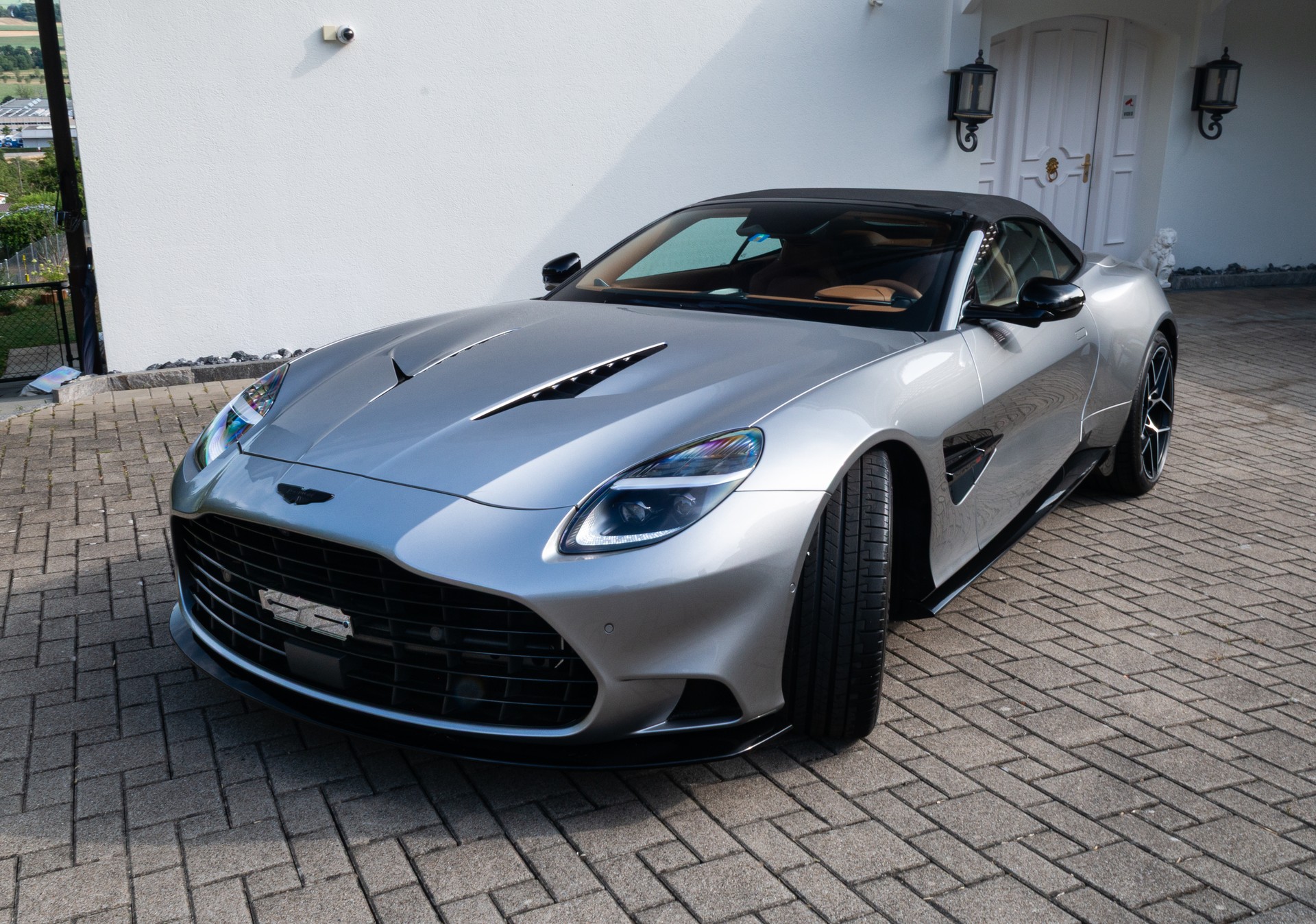 ASTON MARTIN 5.2 V12 Bi-Turbo-image-1