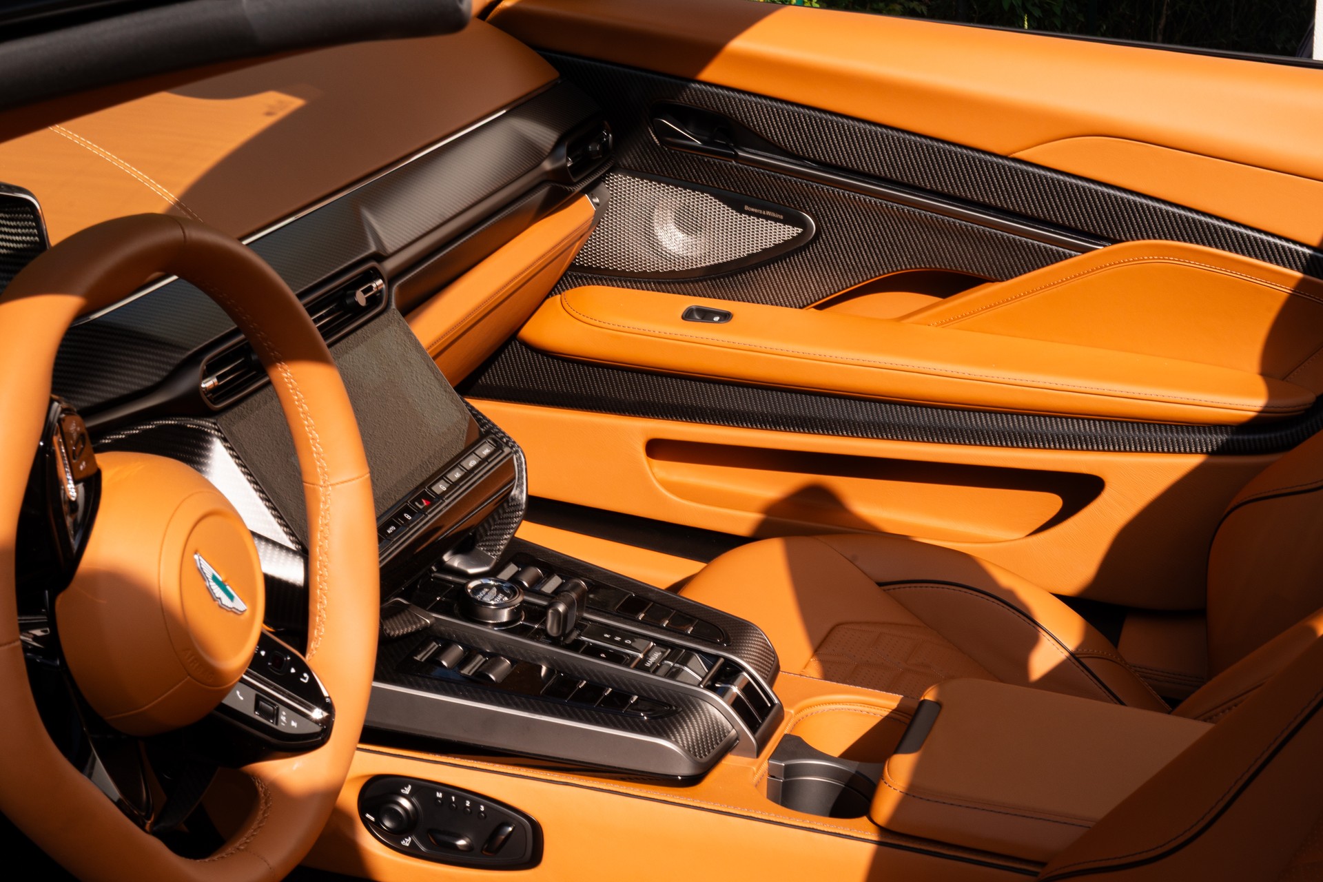 ASTON MARTIN 5.2 V12 Bi-Turbo-image-5