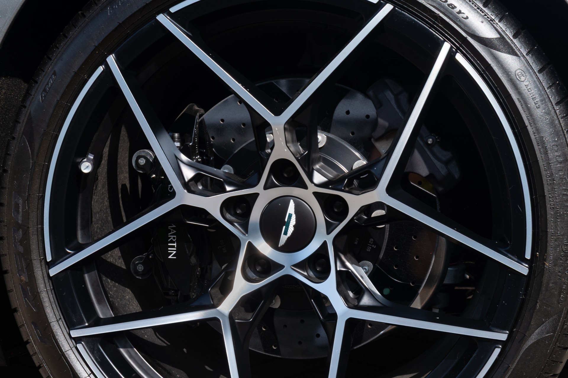 ASTON MARTIN 5.2 V12 Bi-Turbo-image-7