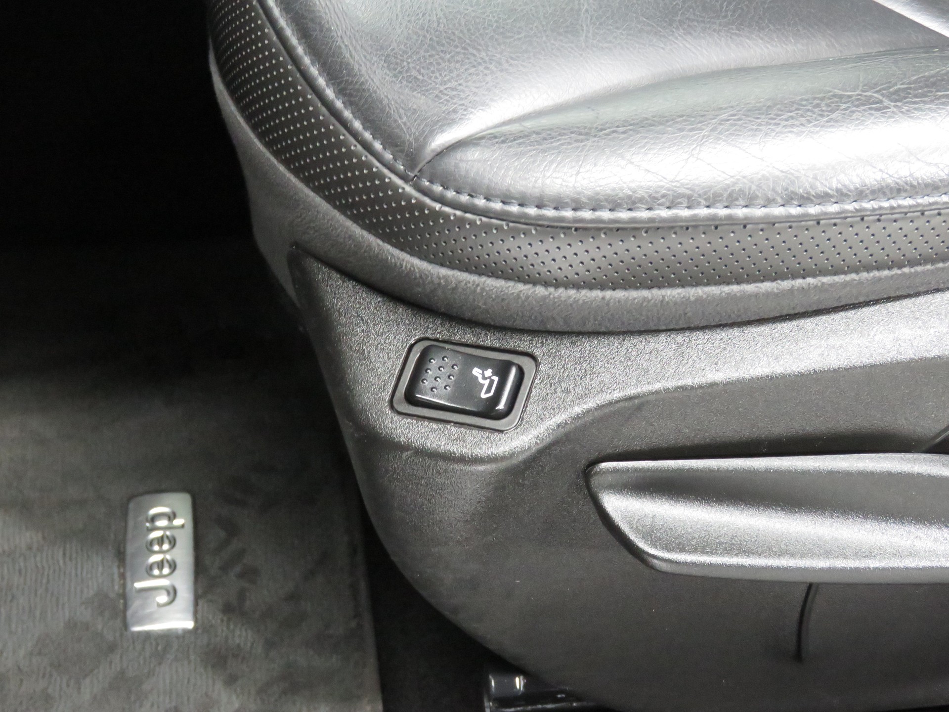 JEEP Renegade 1.4 Turbo Limited-image-8