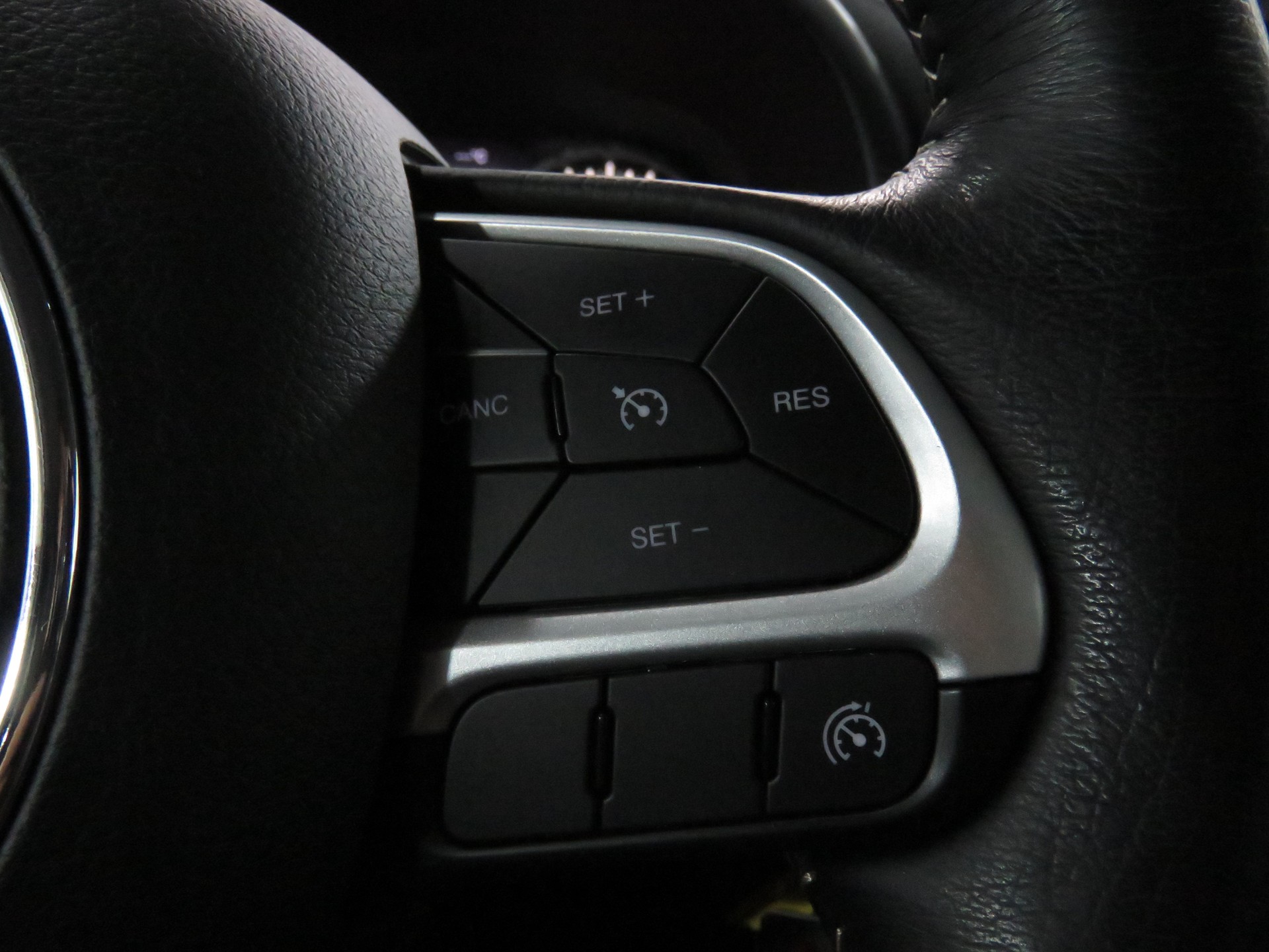 JEEP Renegade 1.4 Turbo Limited-image-17