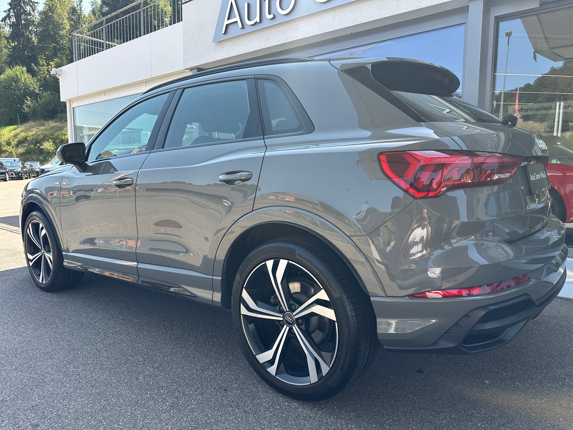 AUDI Q3 35 TDI S line quattro S-tronic-image-8