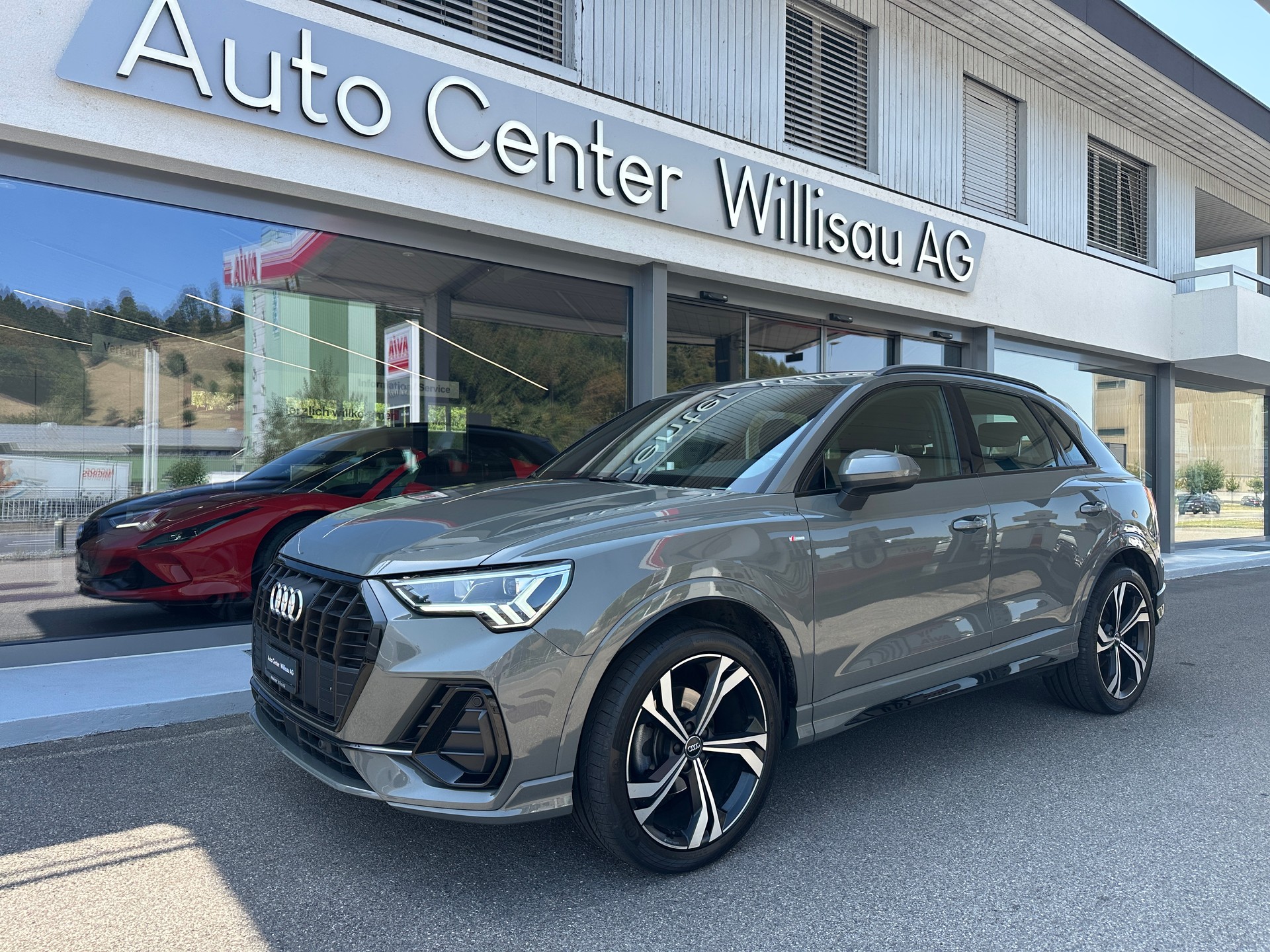 AUDI Q3 35 TDI S line quattro S-tronic-image-0