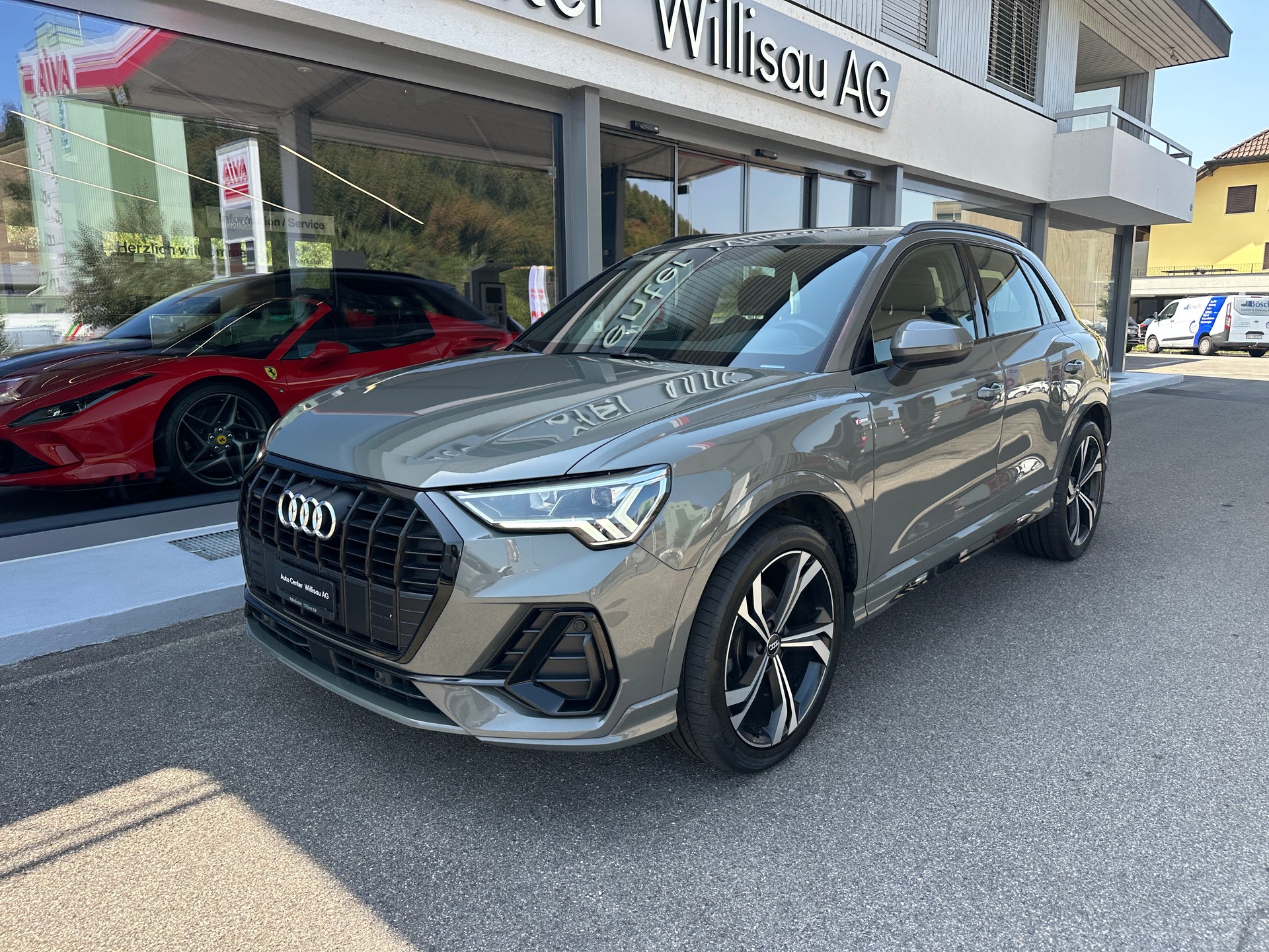 AUDI Q3 35 TDI S line quattro S-tronic-image-1