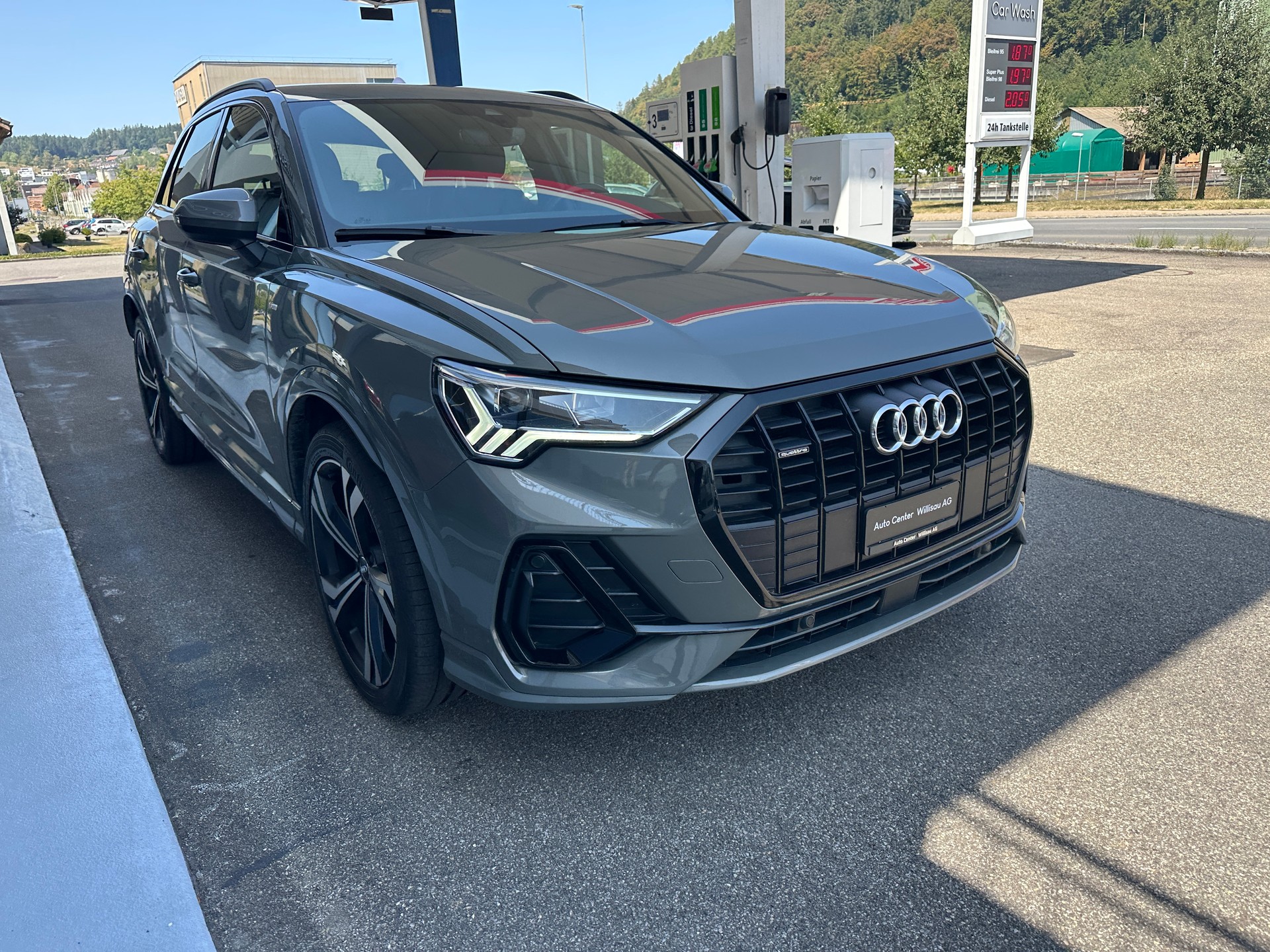 AUDI Q3 35 TDI S line quattro S-tronic-image-3