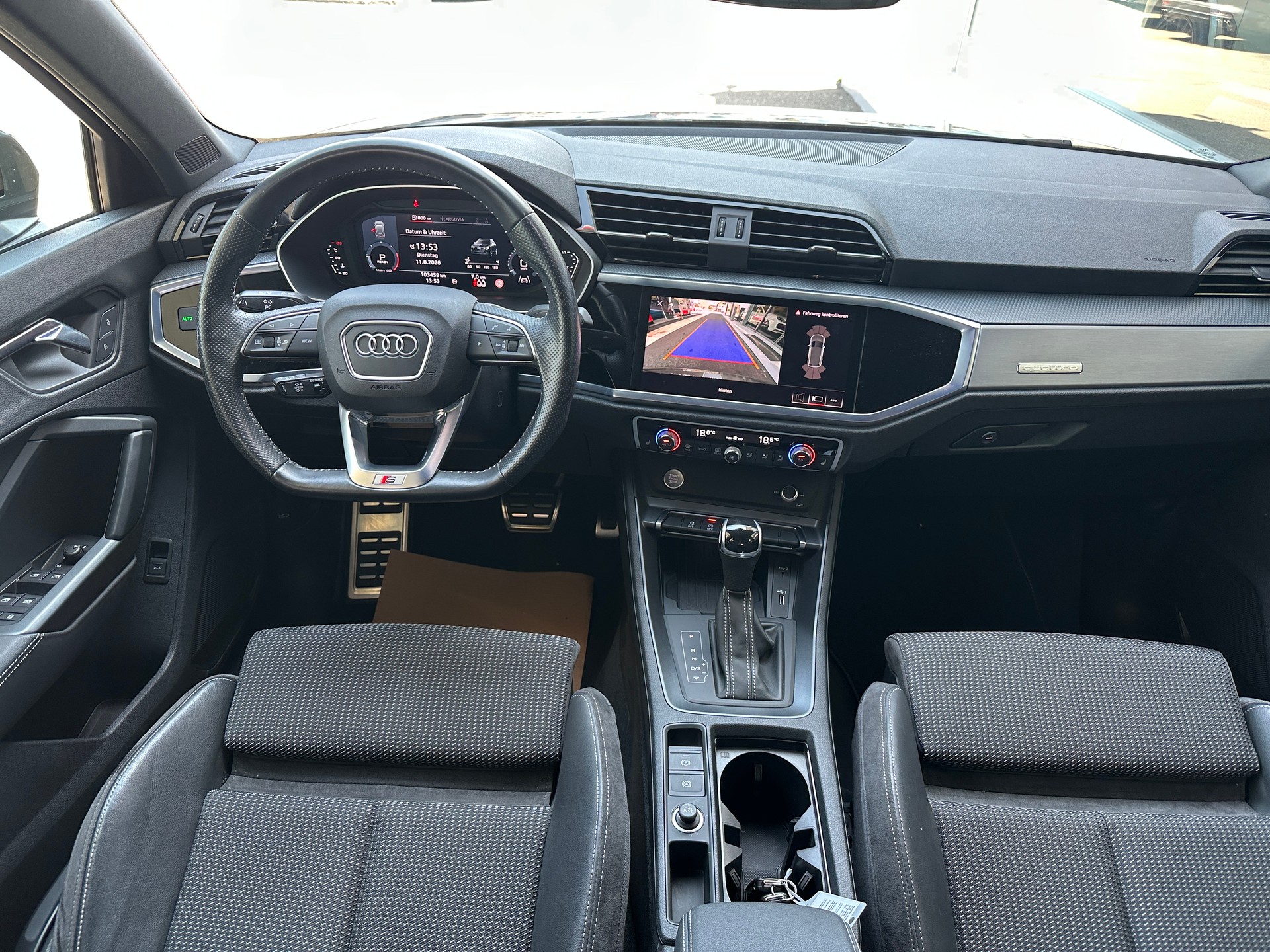 AUDI Q3 35 TDI S line quattro S-tronic-image-12