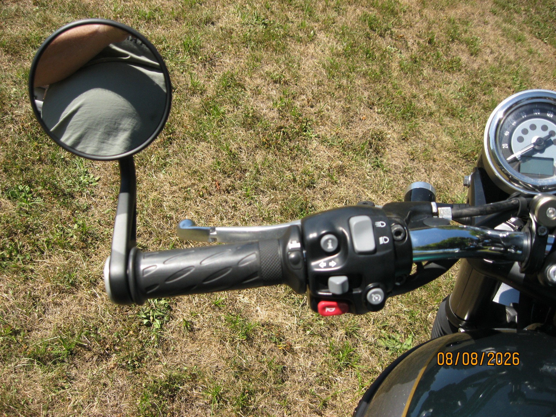 TRIUMPH Bonneville T120 Gold Line-image-10