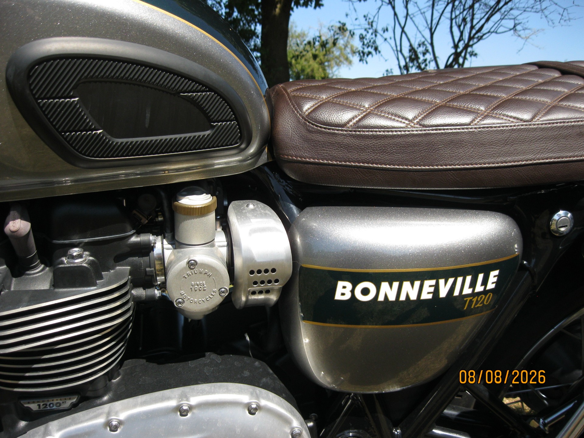 TRIUMPH Bonneville T120 Gold Line-image-8
