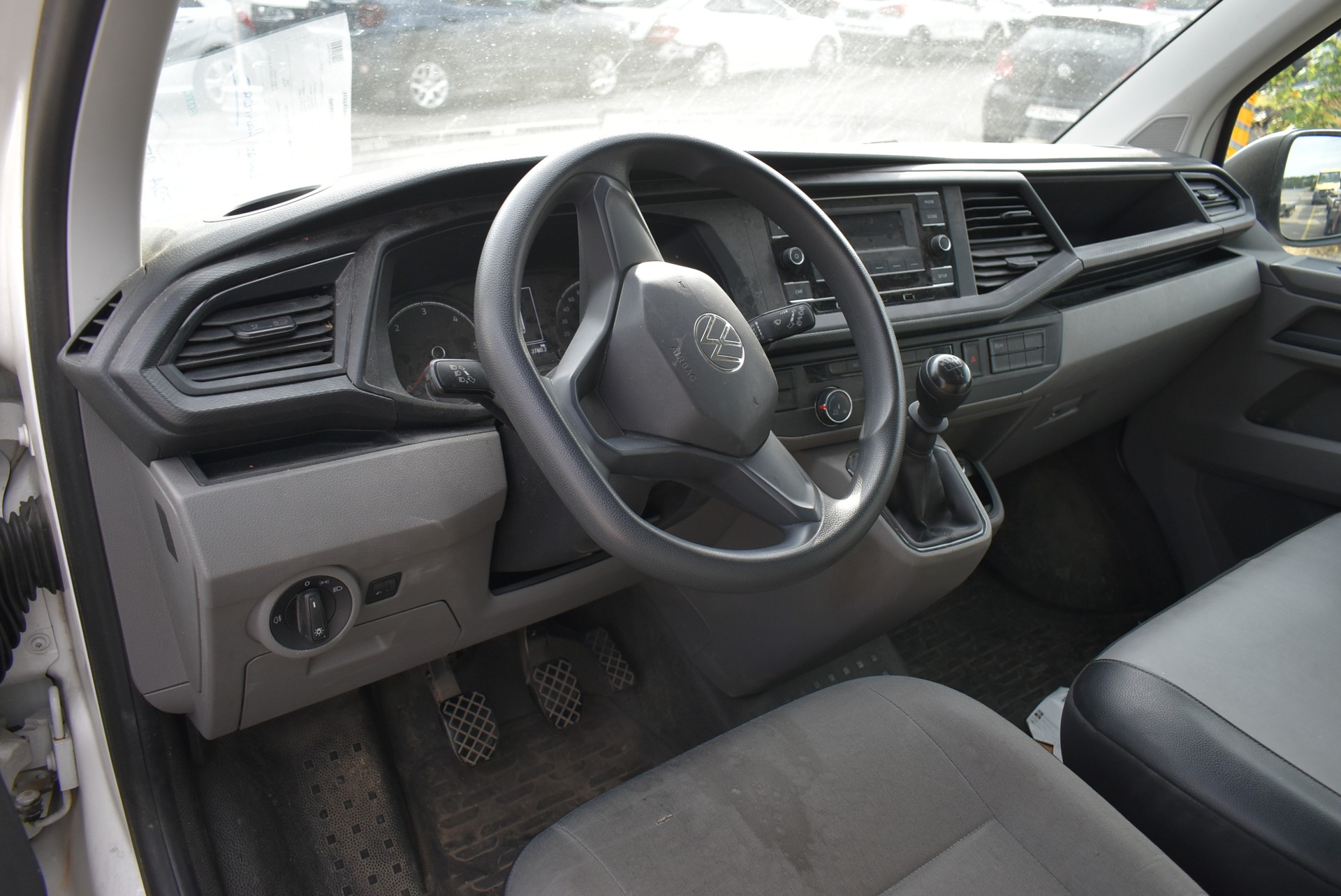 VW T6.1 2.0 TDI Entry-image-3