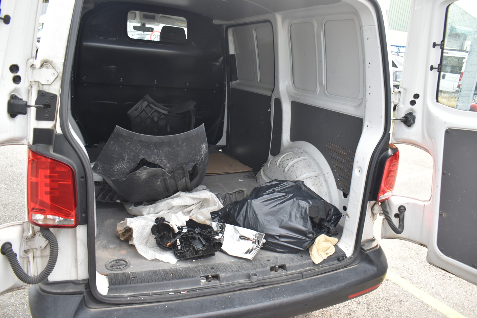VW T6.1 2.0 TDI Entry-image-5