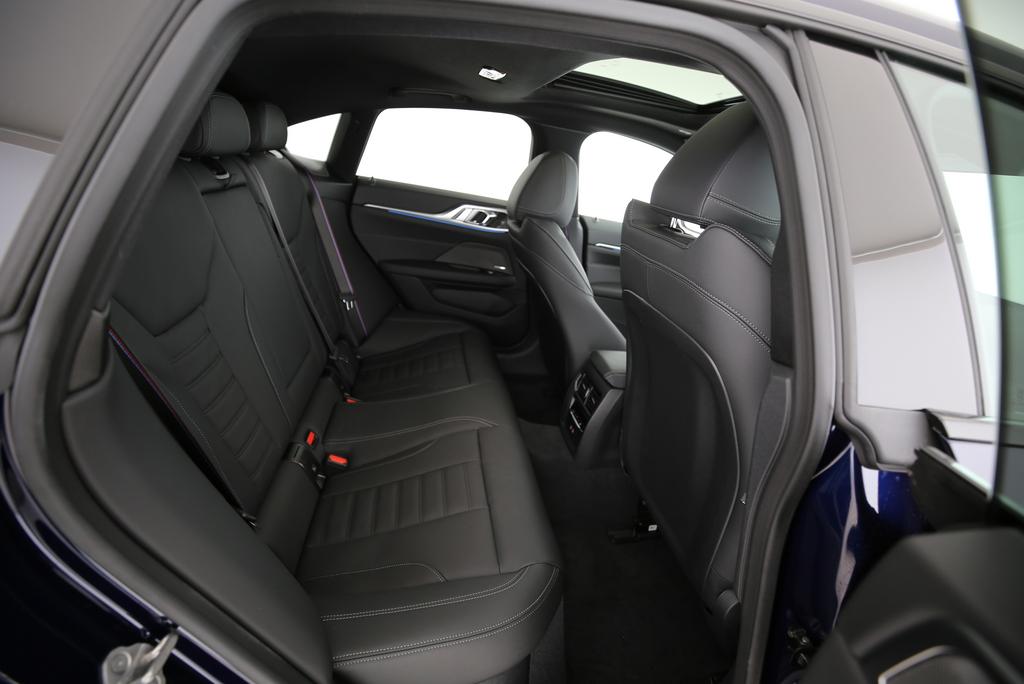 BMW i4 xDrive40-image-17