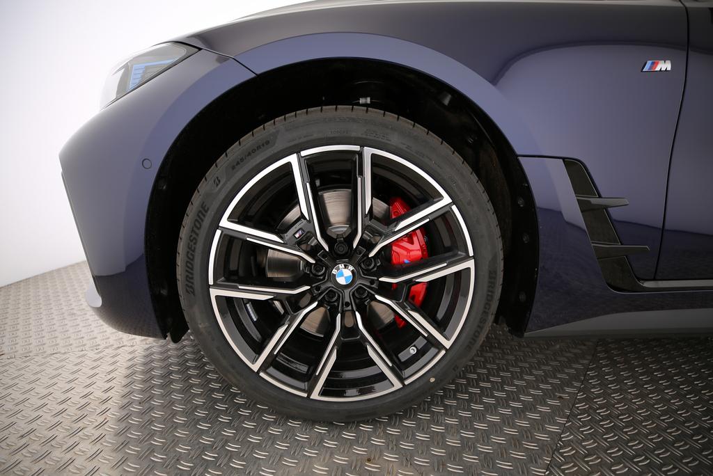 BMW i4 xDrive40-image-14