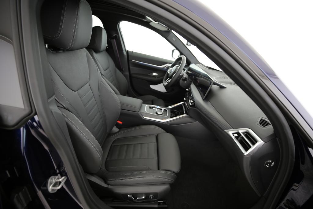 BMW i4 xDrive40-image-18