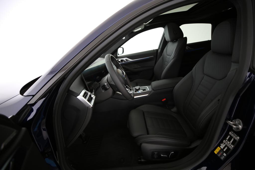 BMW i4 xDrive40-image-16