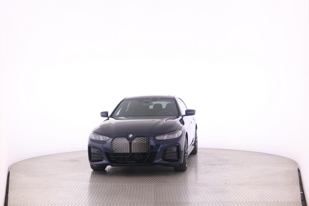 BMW i4 xDrive40-image-11