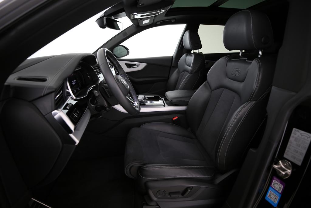 AUDI Q8 3.0 55 TFSI e quattro T-Tronic-image-3