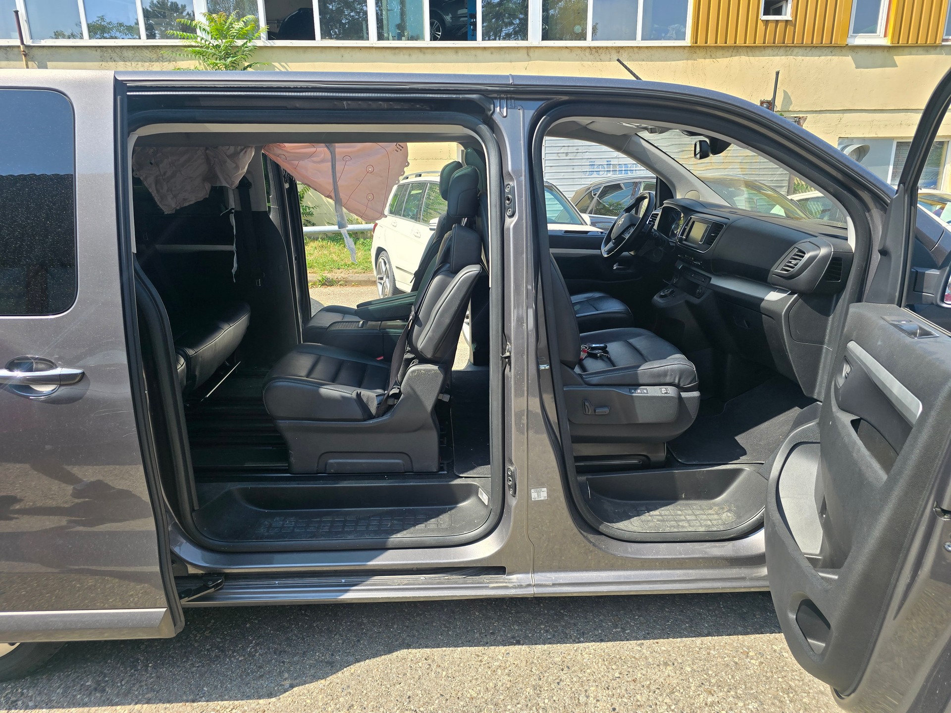 CITROEN Spacetourer 2.0 BlueHDi Business Lounge XL EAT-image-13