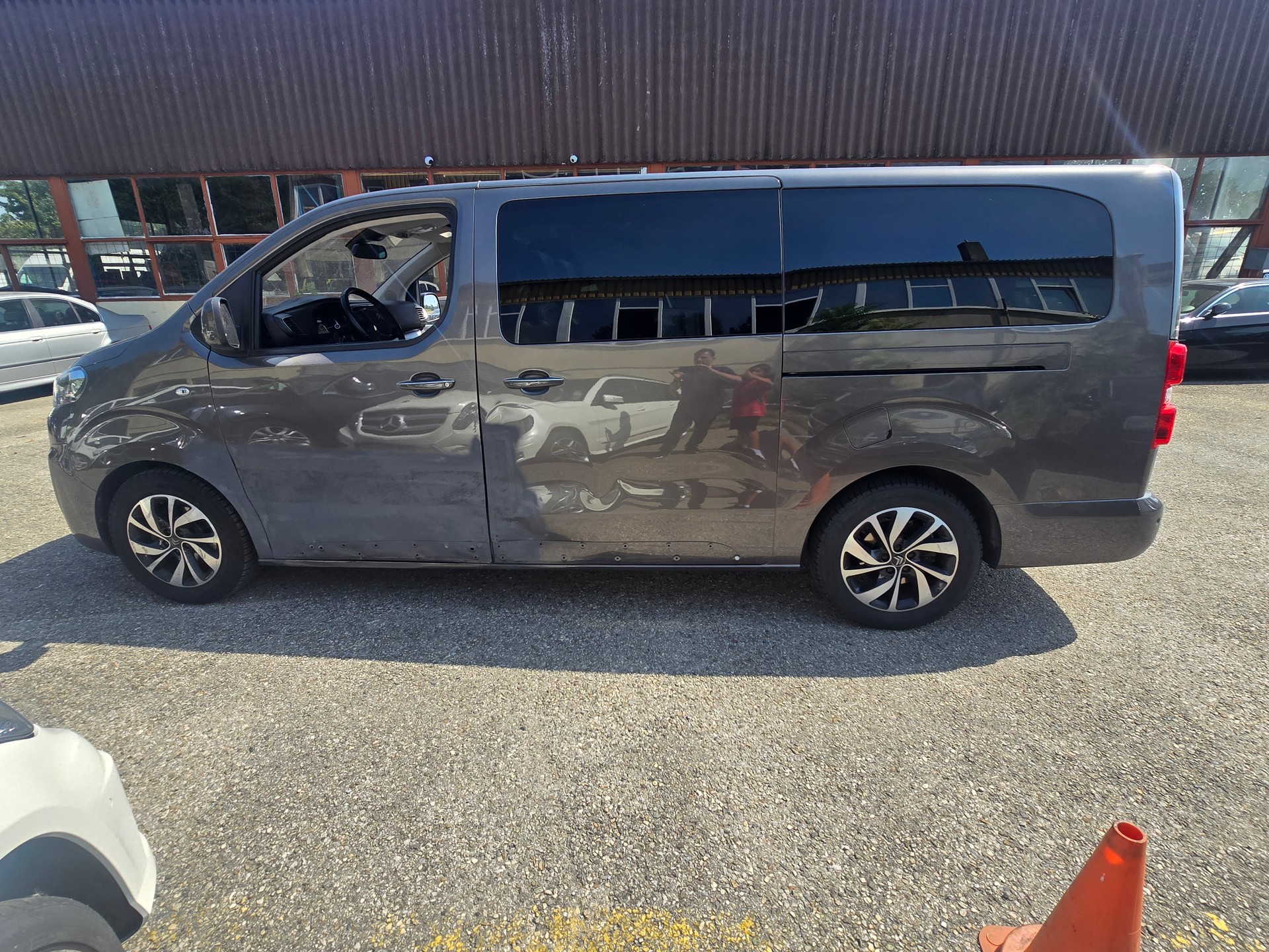 CITROEN Spacetourer 2.0 BlueHDi Business Lounge XL EAT-image-14