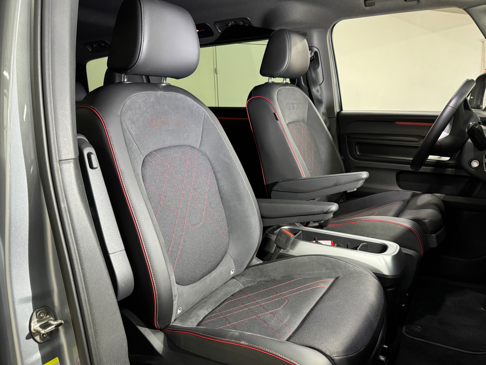 VW ID.Buzz LWB GTX 4 Motion Allrad / 340PS / AHK-image-7