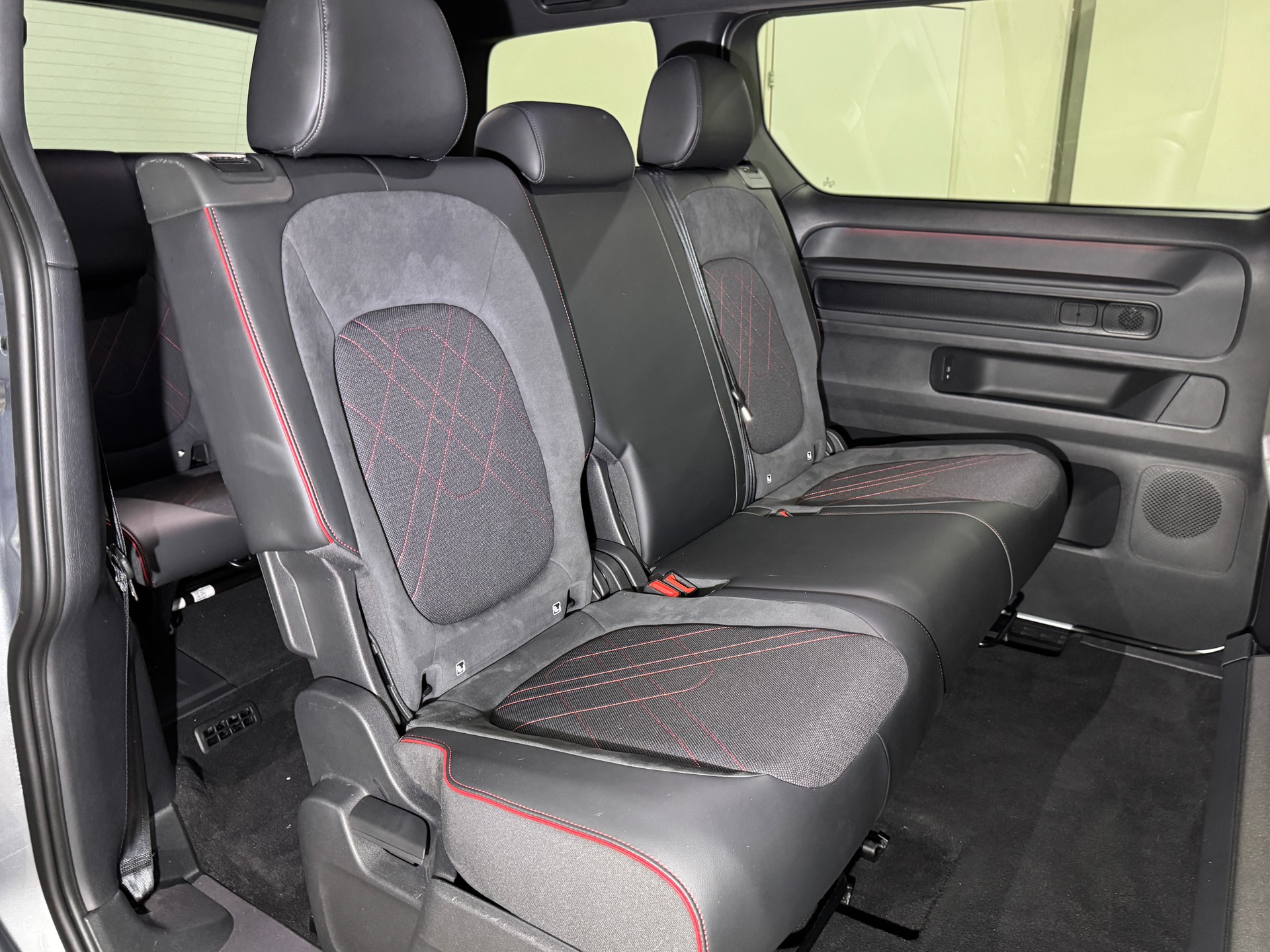 VW ID.Buzz LWB GTX 4 Motion Allrad / 340PS / AHK-image-10