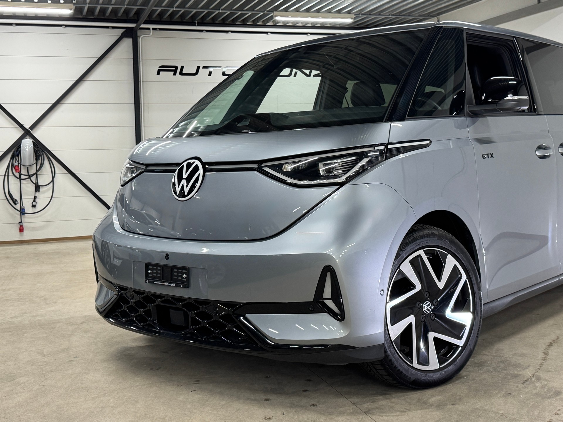 VW ID.Buzz LWB GTX 4 Motion Allrad / 340PS / AHK-image-1