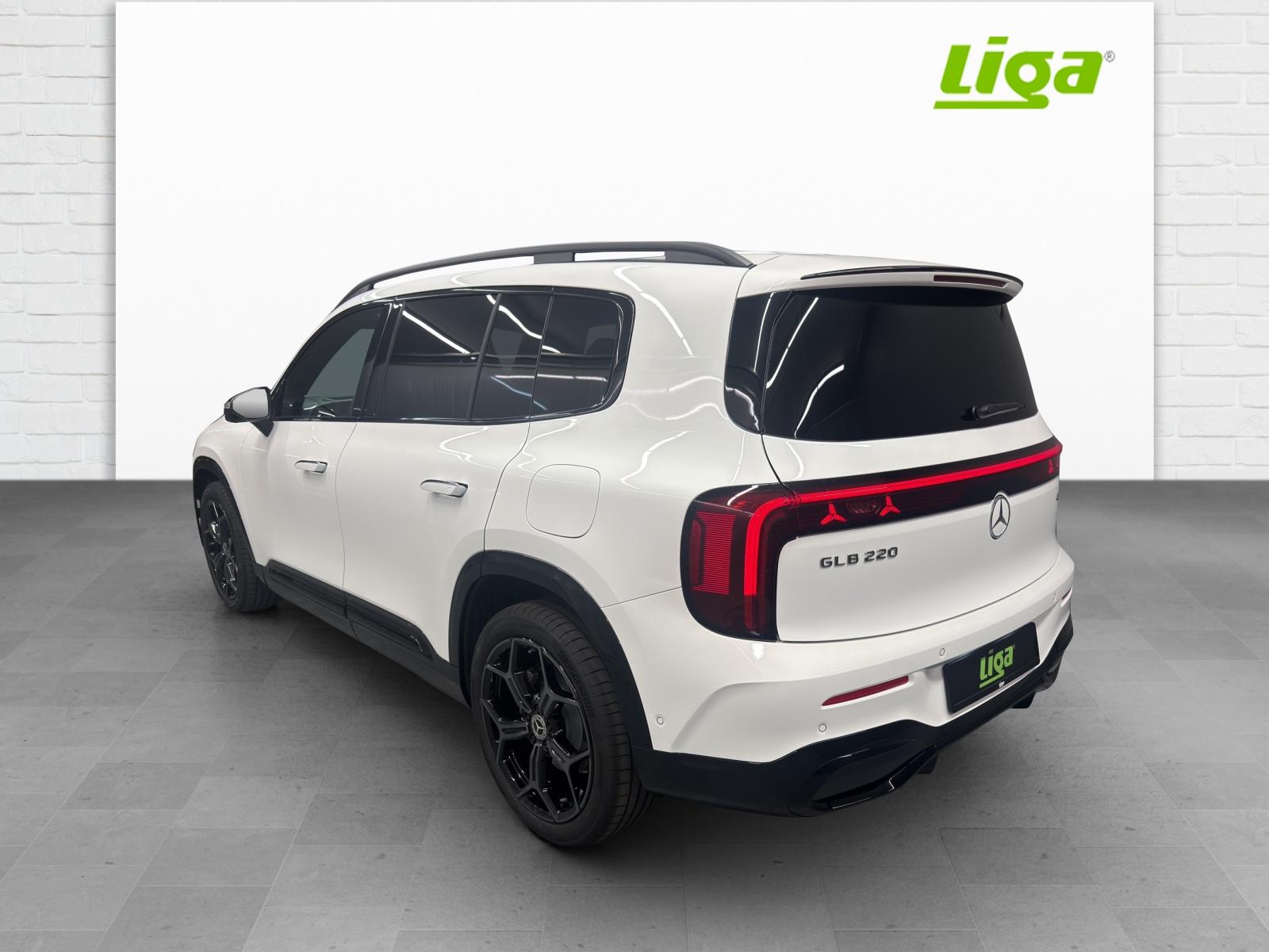 MERCEDES-BENZ GLB 220 AMG Line 4Matic-image-3