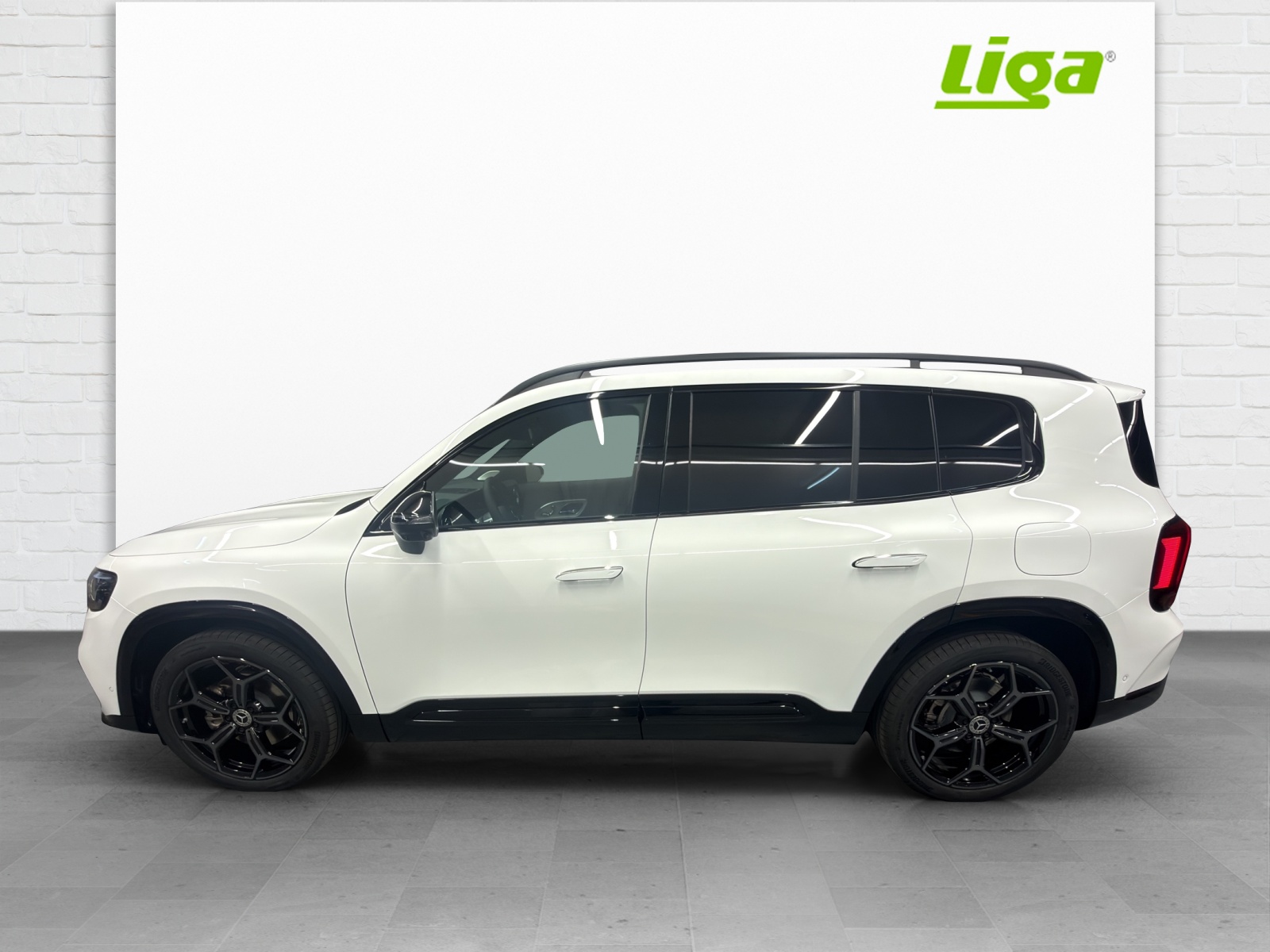 MERCEDES-BENZ GLB 220 AMG Line 4Matic-image-2